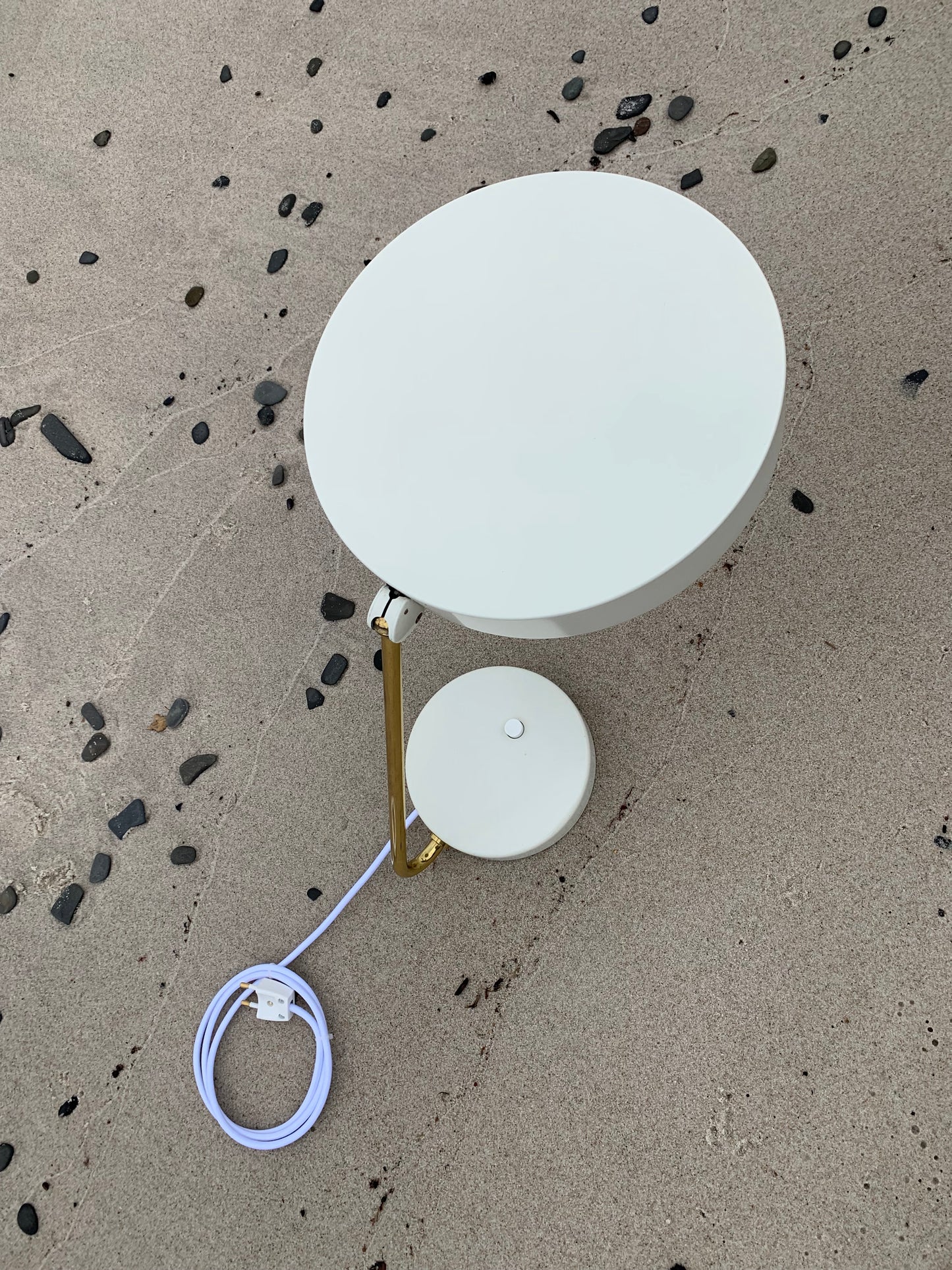 Kaiser Idell 6885 – Creme/Messing