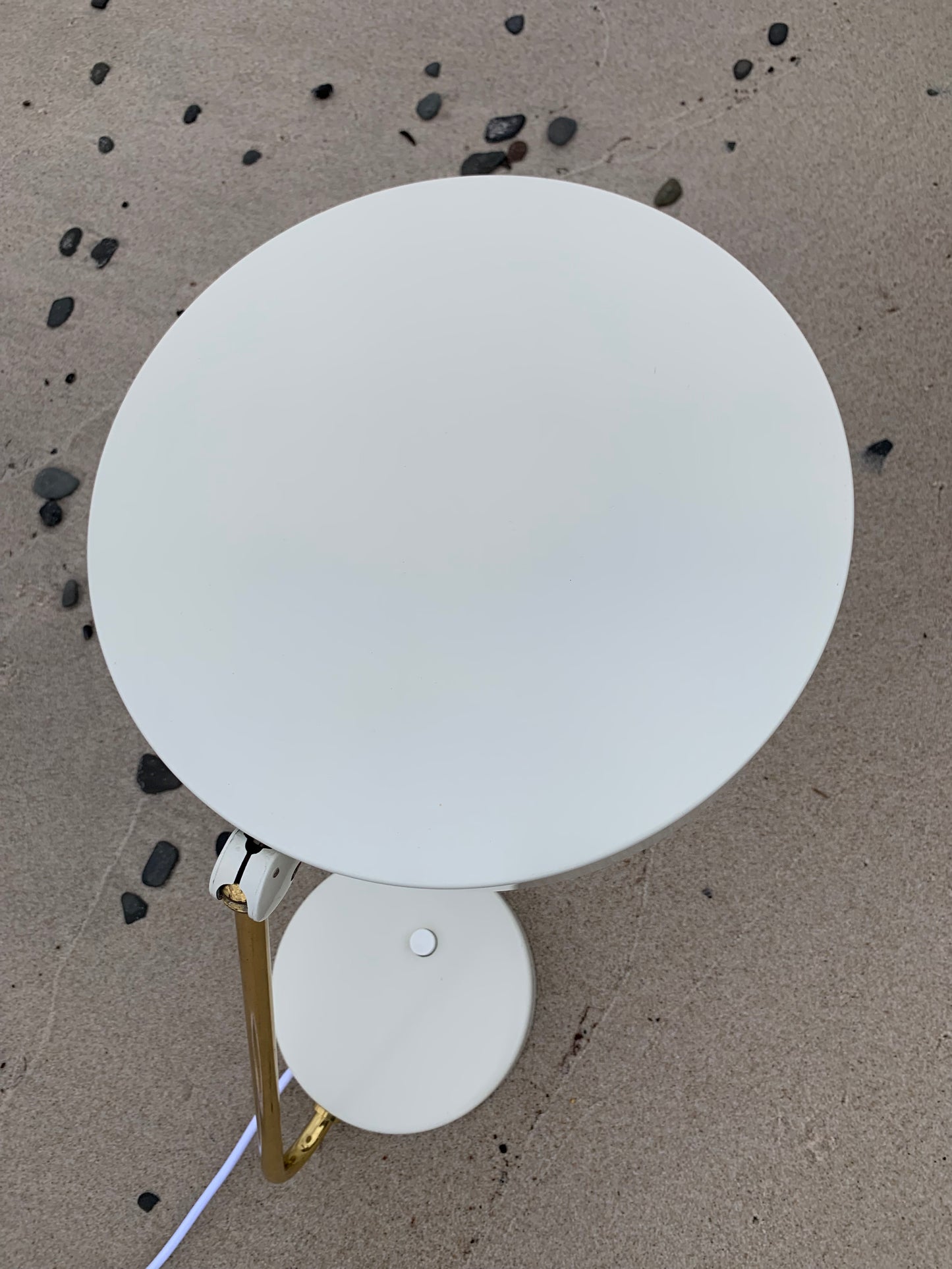 Kaiser Idell 6885 – Creme/Messing