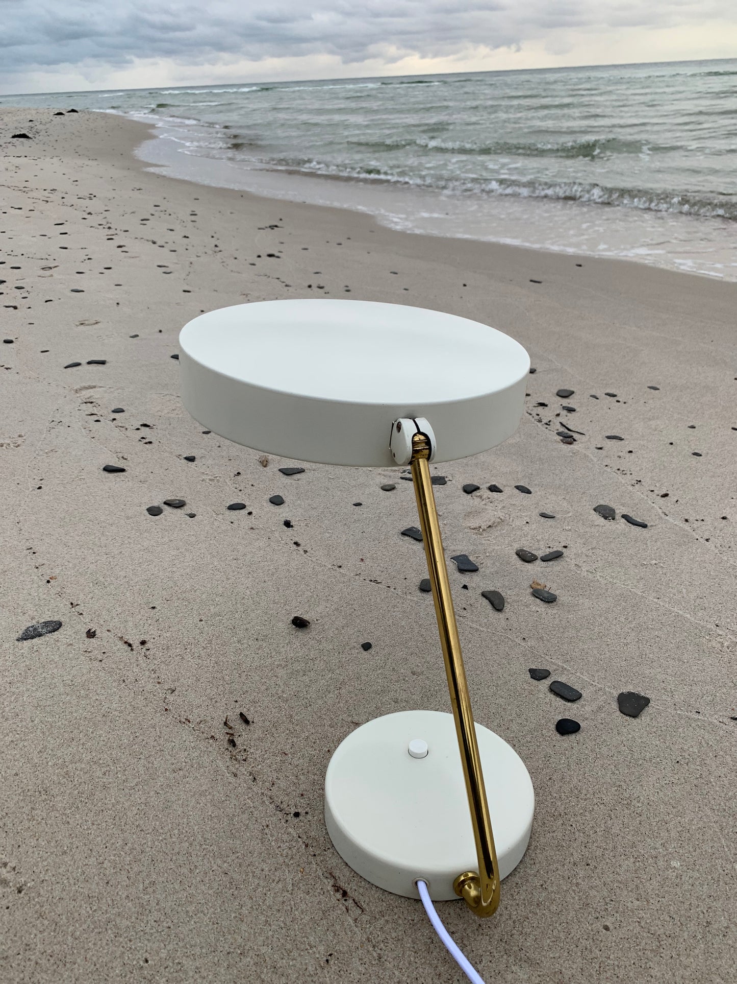 Kaiser Idell 6885 – Creme/Messing