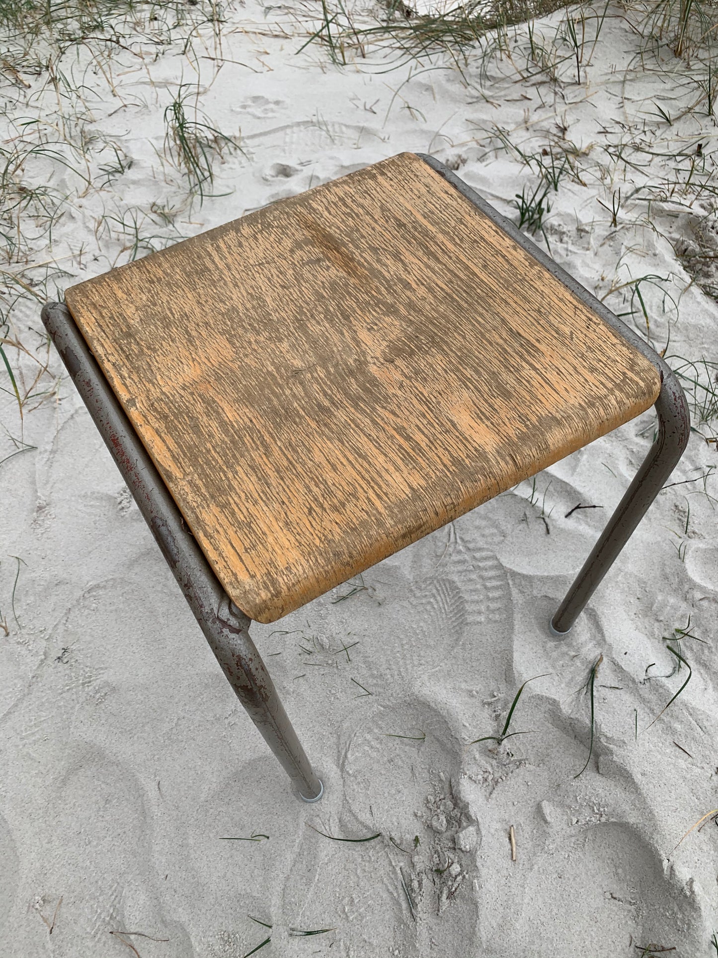 Industriehocker mit viel Patina - Der Preis gilt pro STCK.
