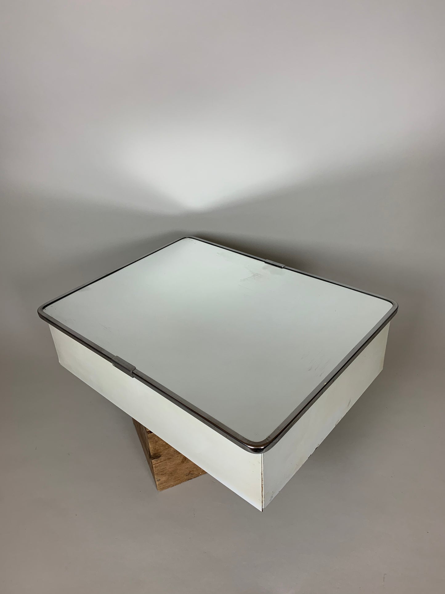 Medizinschrank mit Spiegel und Glasböden