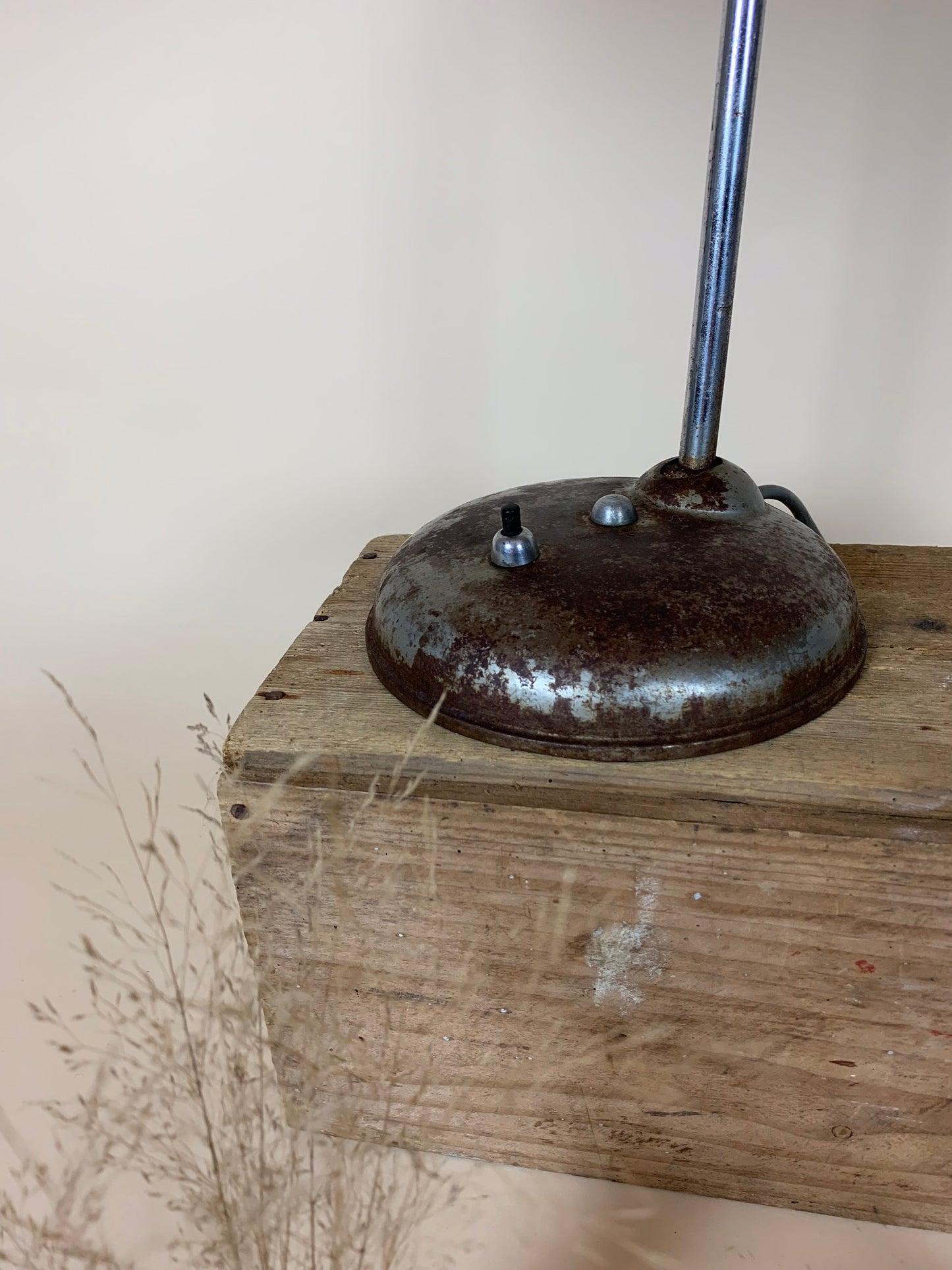 Helo Tischlampe mit viel schöner Patina