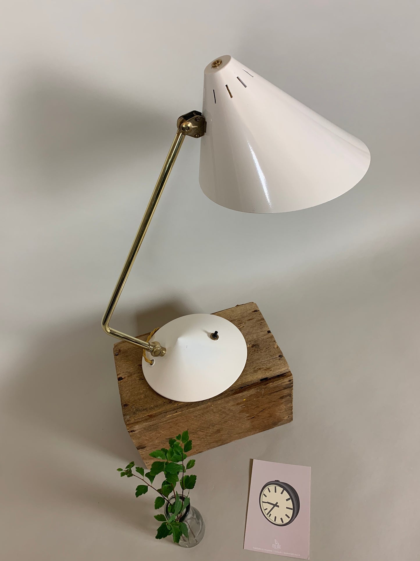 Hala Tischlampe - Weiß und Messing