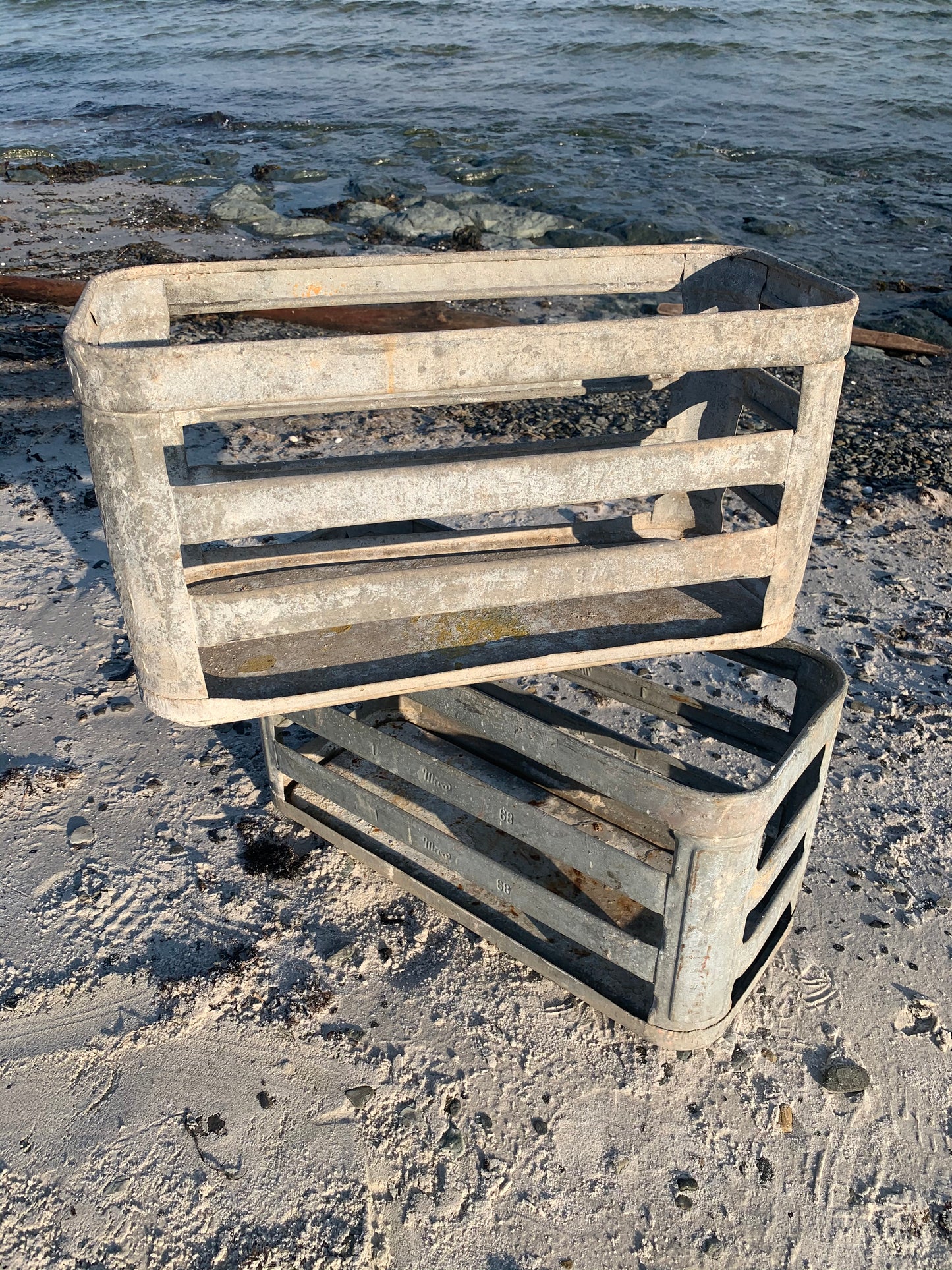 Rohes und robustes Metallgehäuse - Der Preis ist pro STCK.