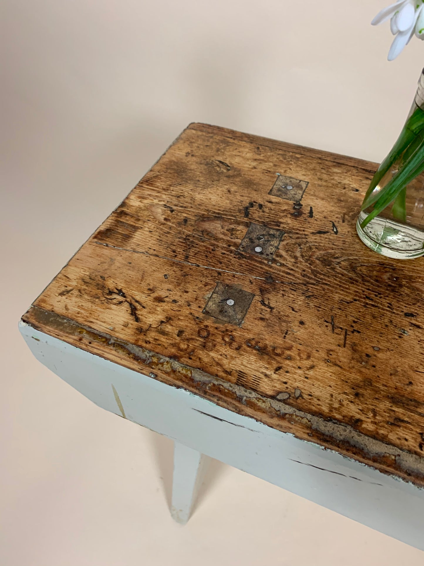 Kleine Bank mit viel Patina
