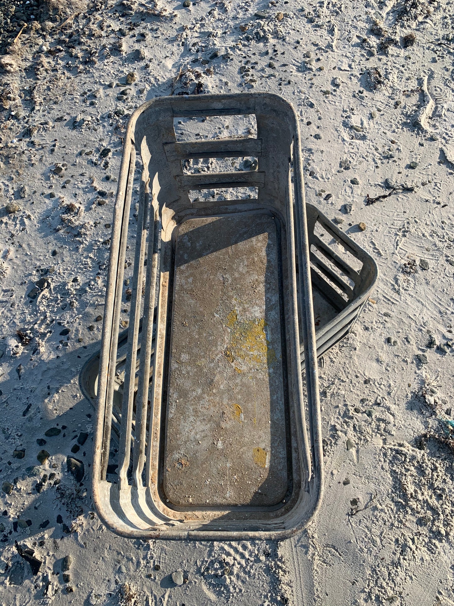 Rohes und robustes Metallgehäuse - Der Preis ist pro STCK.