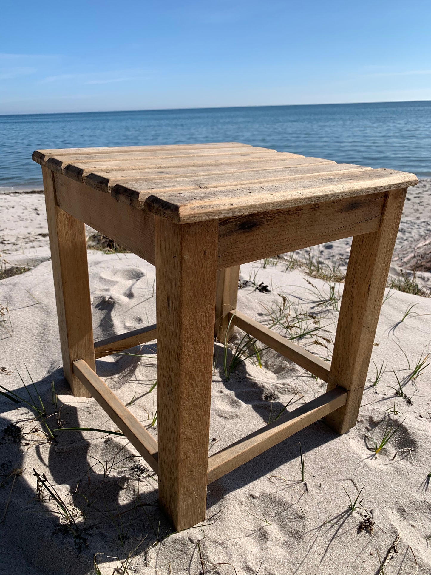 Holzhocker mit Lattenrost
