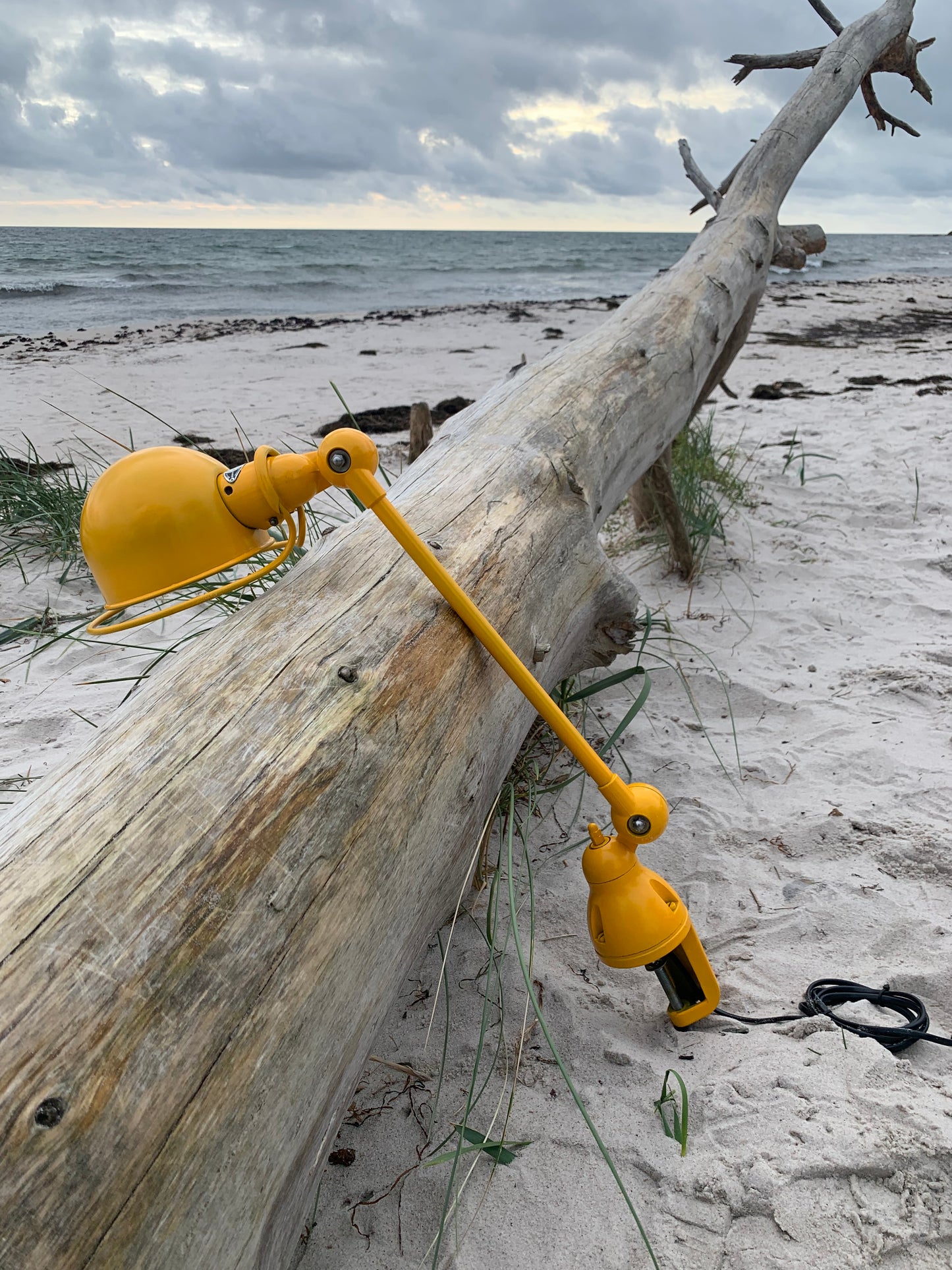Gelbe Jieldé-Lampe mit 1 Arm und Tischbefestigung