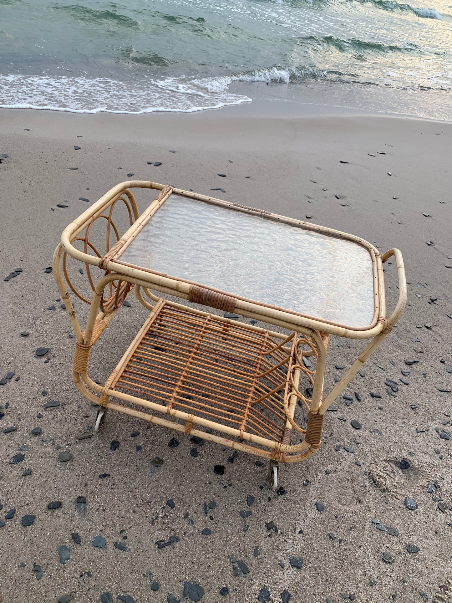 Tisch/Wagen aus Bambus