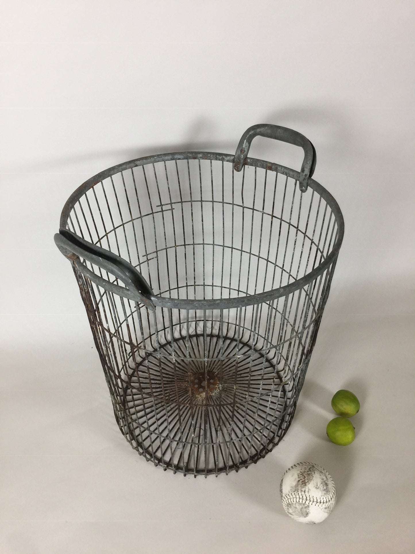 Rohkartoffelkorb mit köstlicher Patina