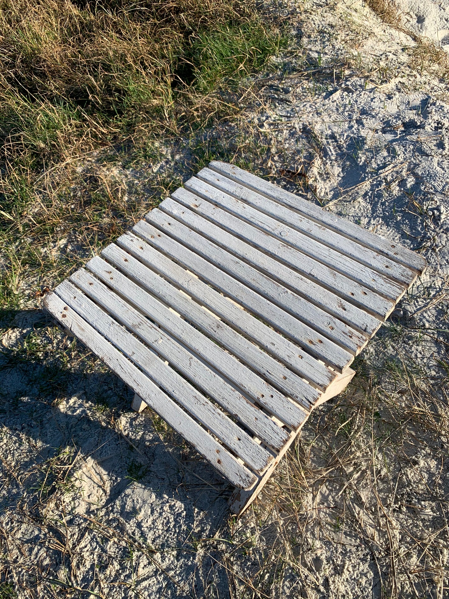 Kleiner Tisch mit schöner Patina