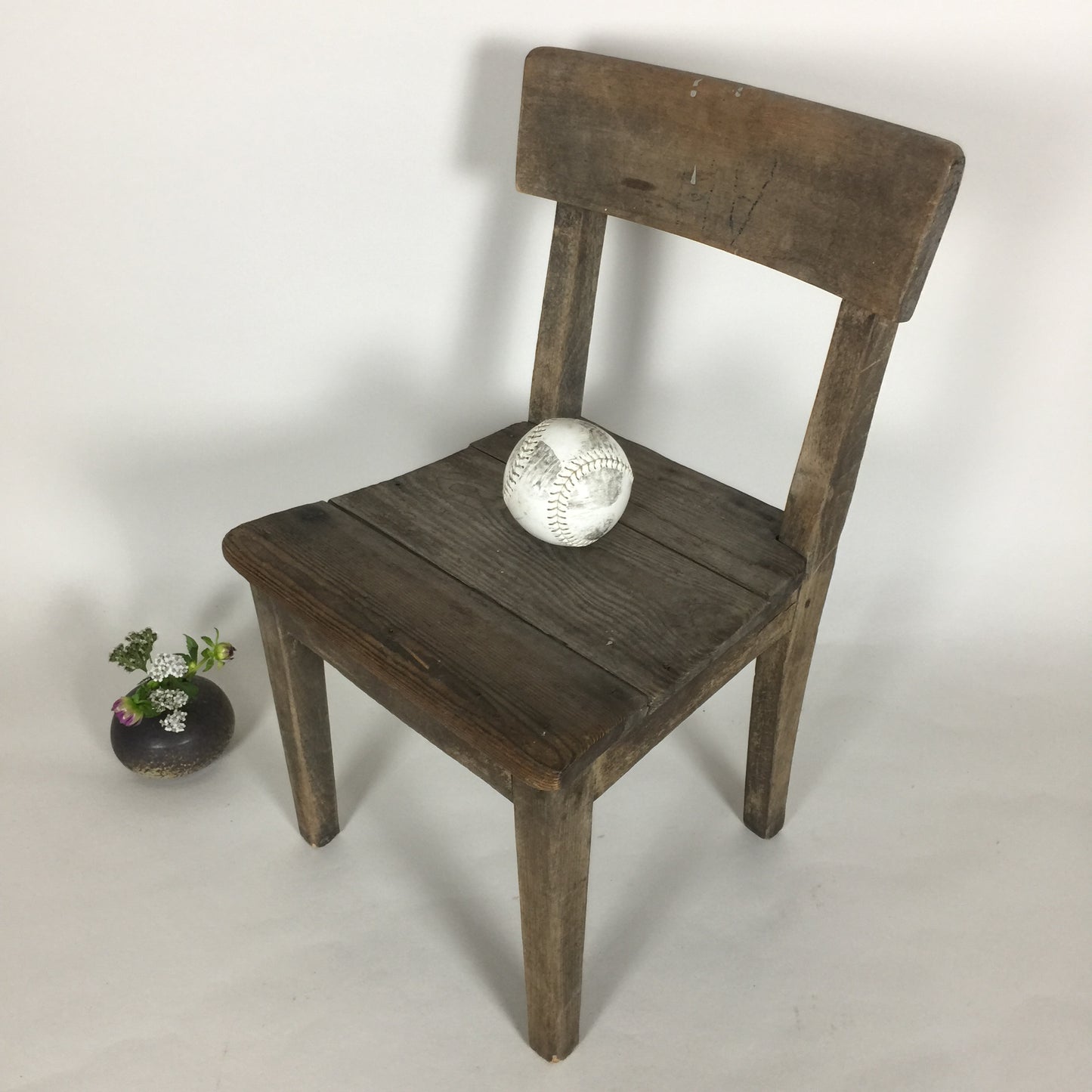 Sehr schöner Kinderstuhl aus Holz