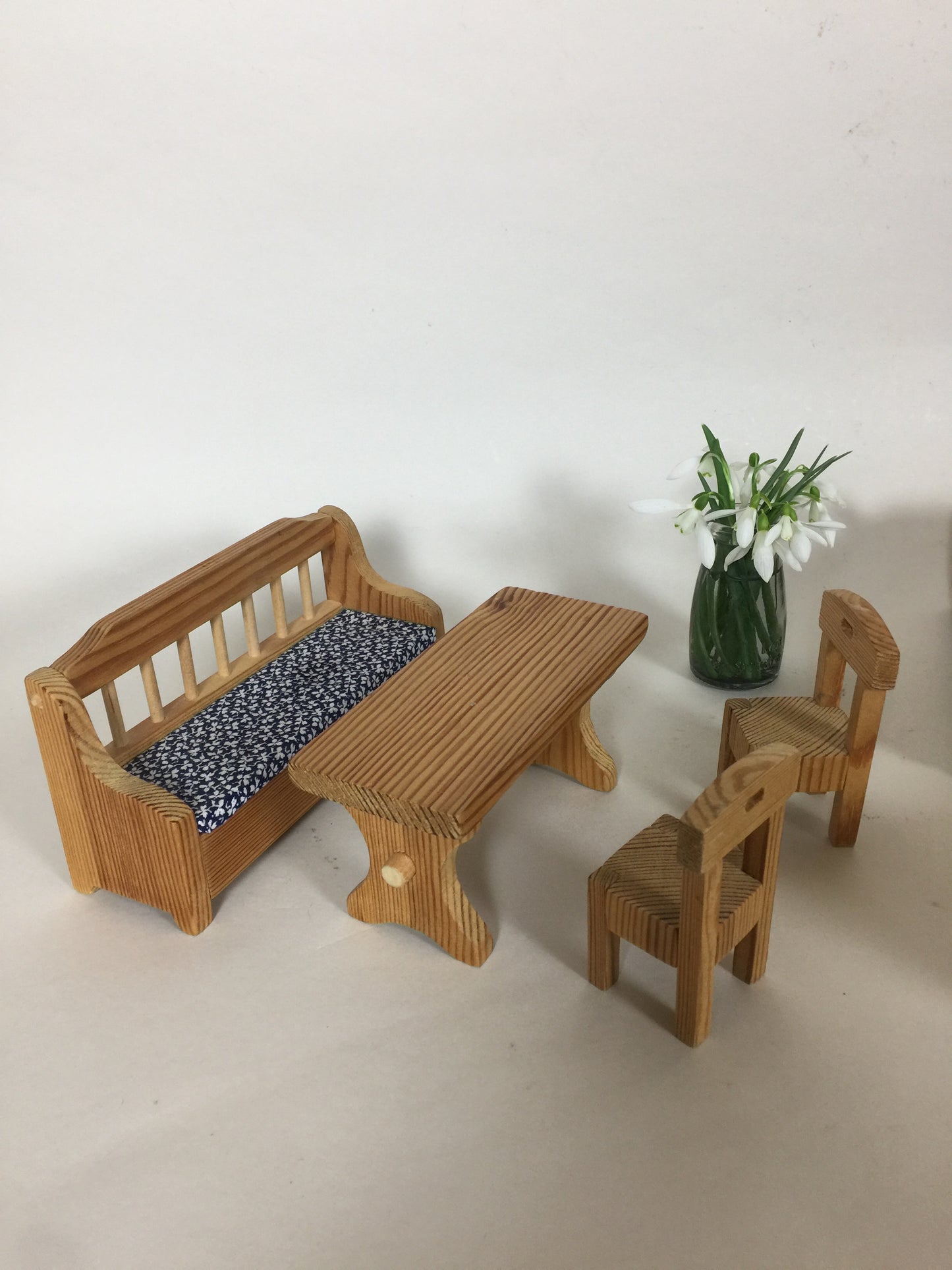 Puppenstubenmöbel (zusammen verkauft)