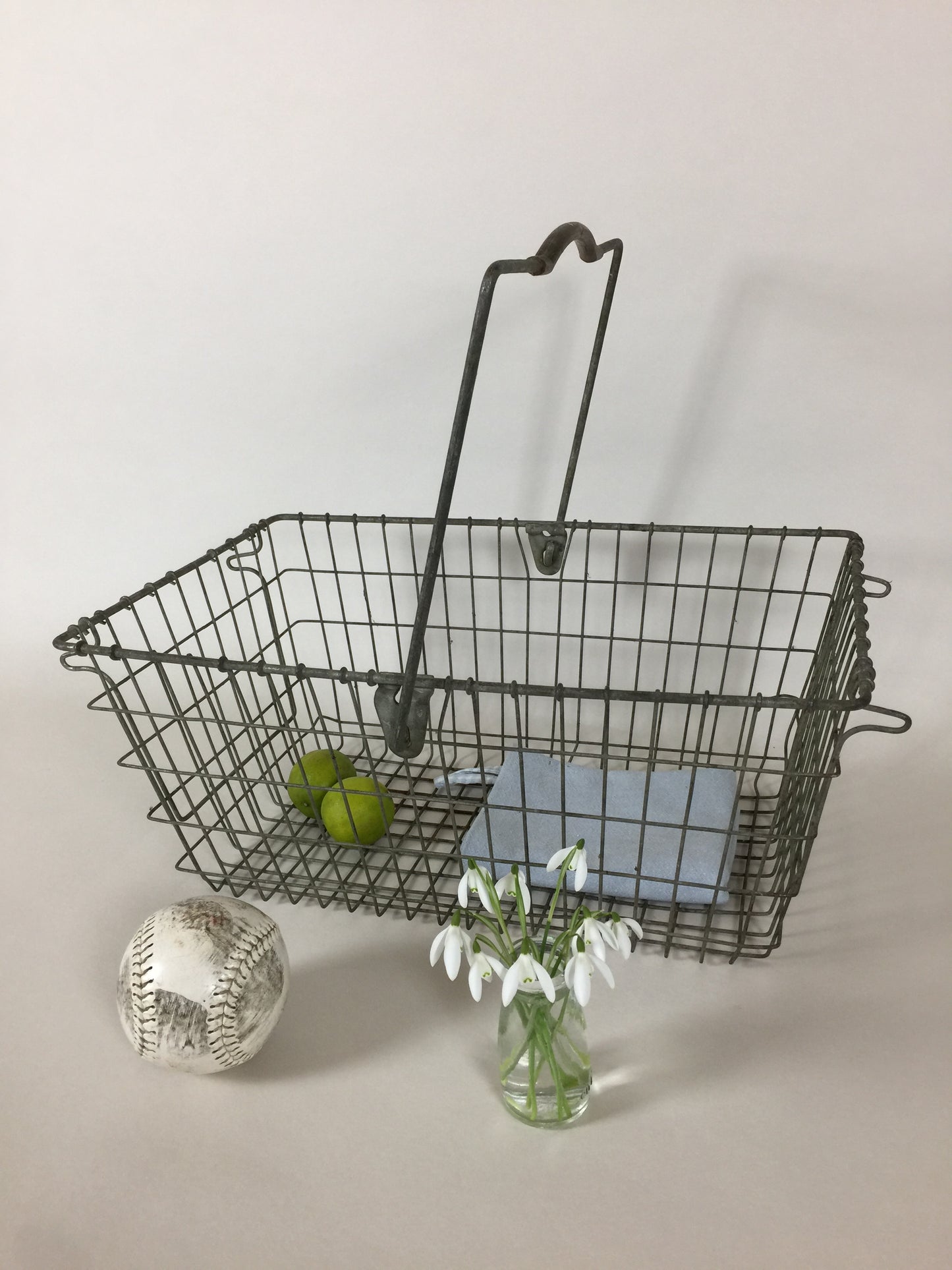 Schöner alter Einkaufswagen