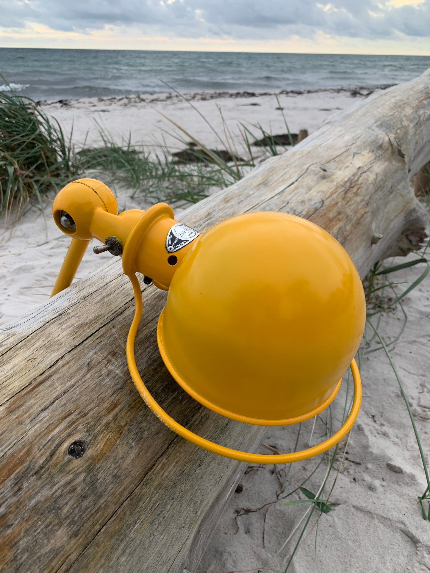 Gelbe Jieldé-Lampe mit 1 Arm und Tischbefestigung