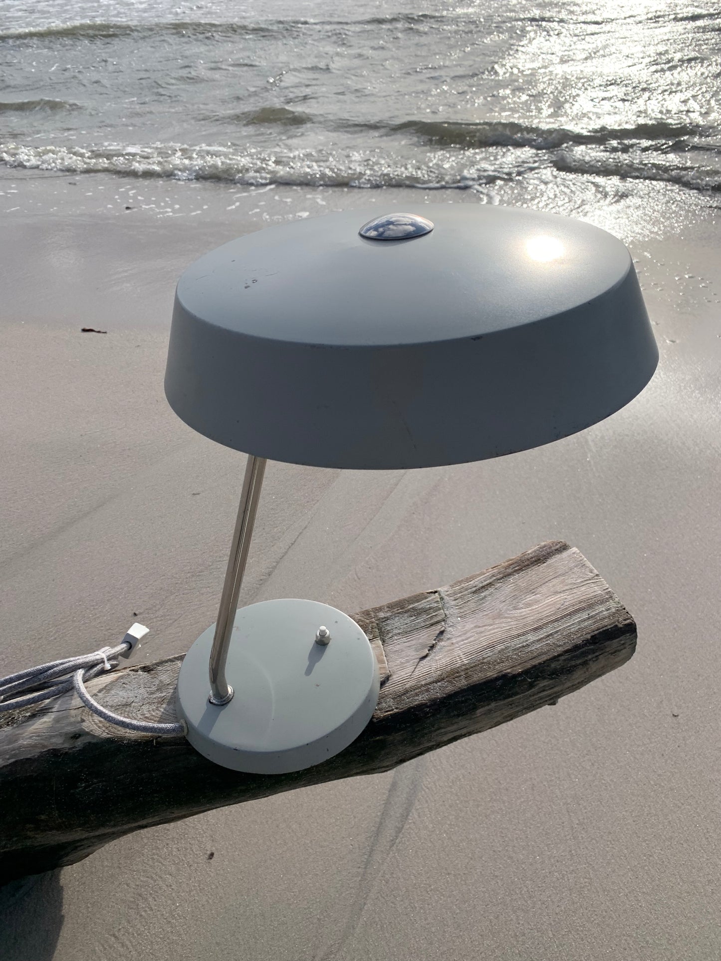 Schöne graue Vintage-Lampe