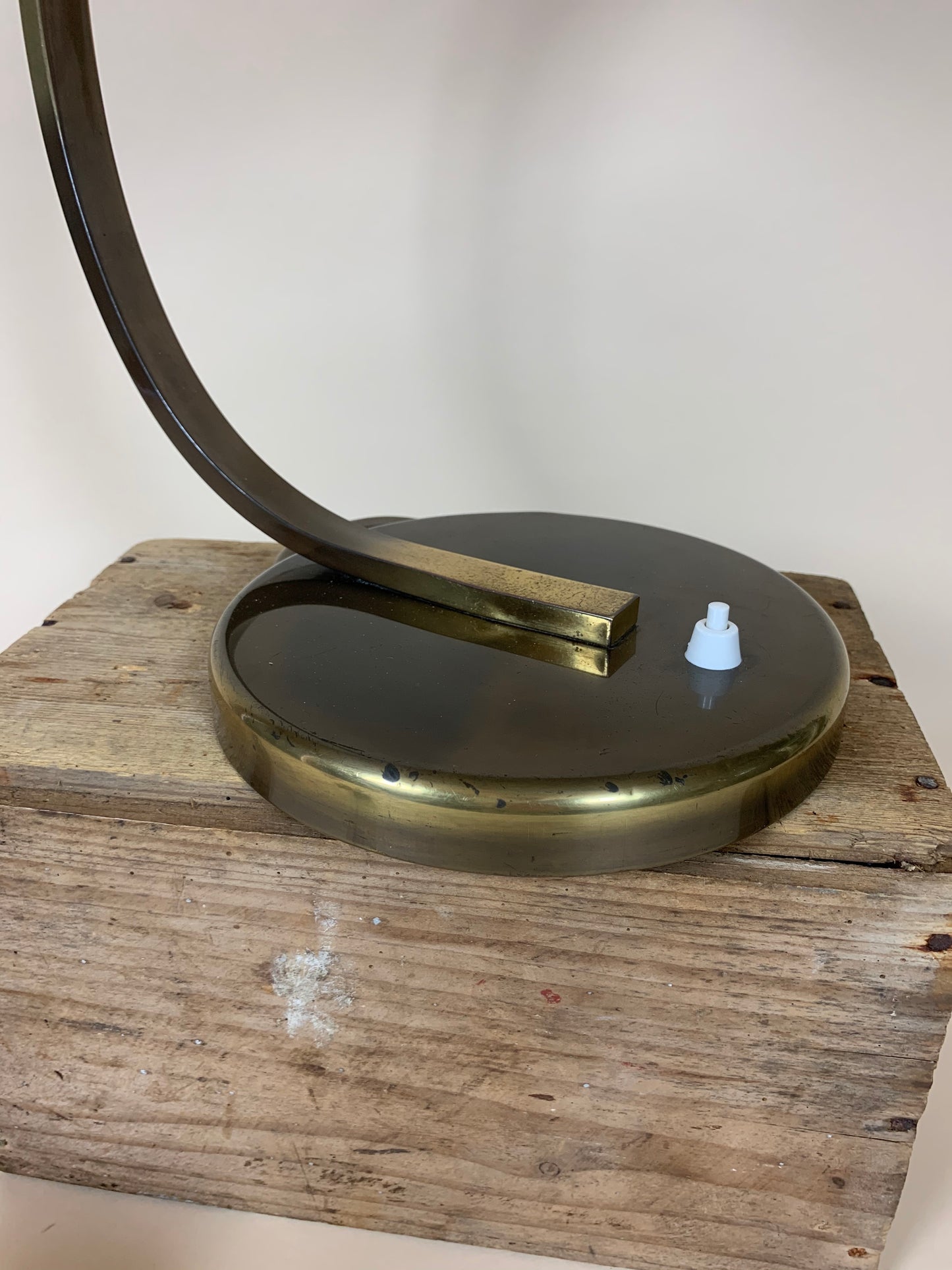 Christian Dell 6750 Tischlampe aus dunkel poliertem Messing