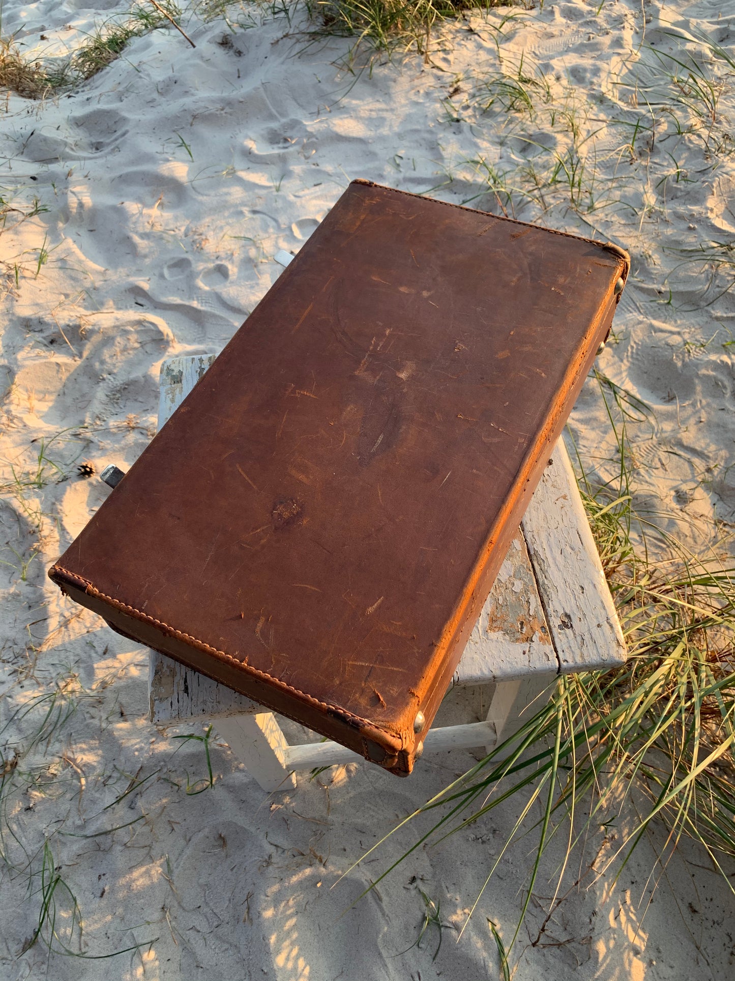 Koffer aus Leder mit viel Patina