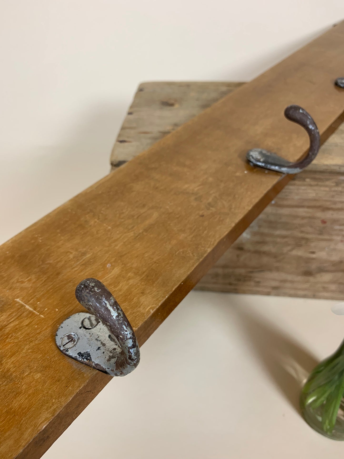 Holzhaken mit vier Haken