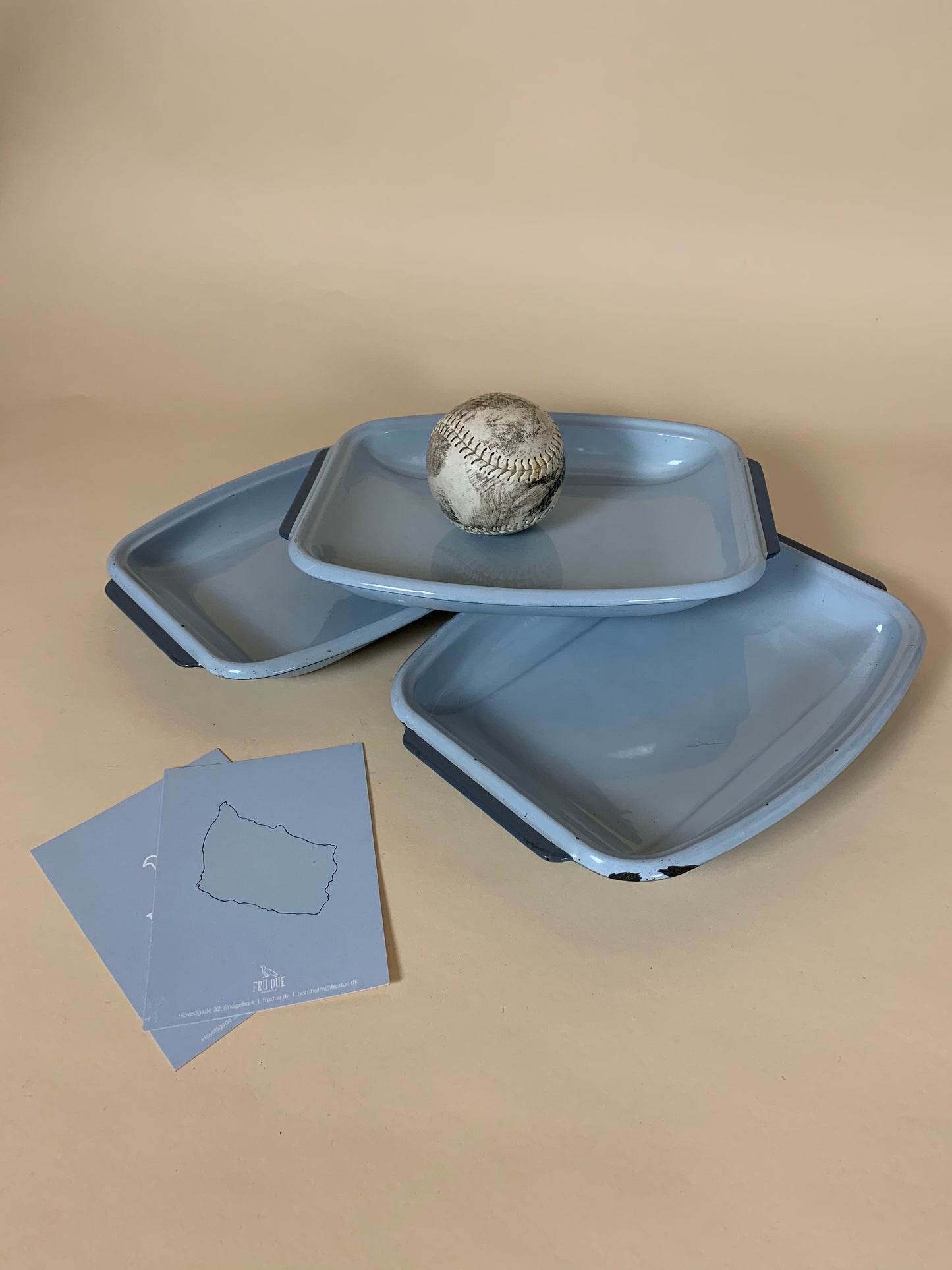 Emailleschale in schöner hellblauer Farbe - Der Preis gilt pro STCK.