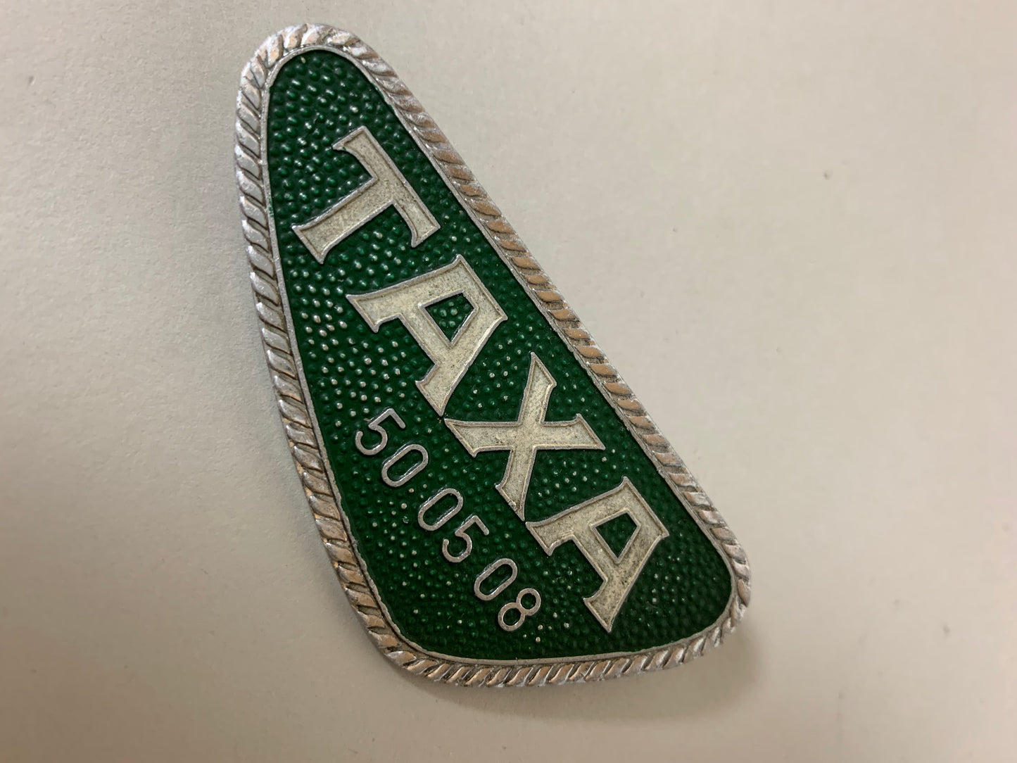 Kleines Taxischild mit Pin