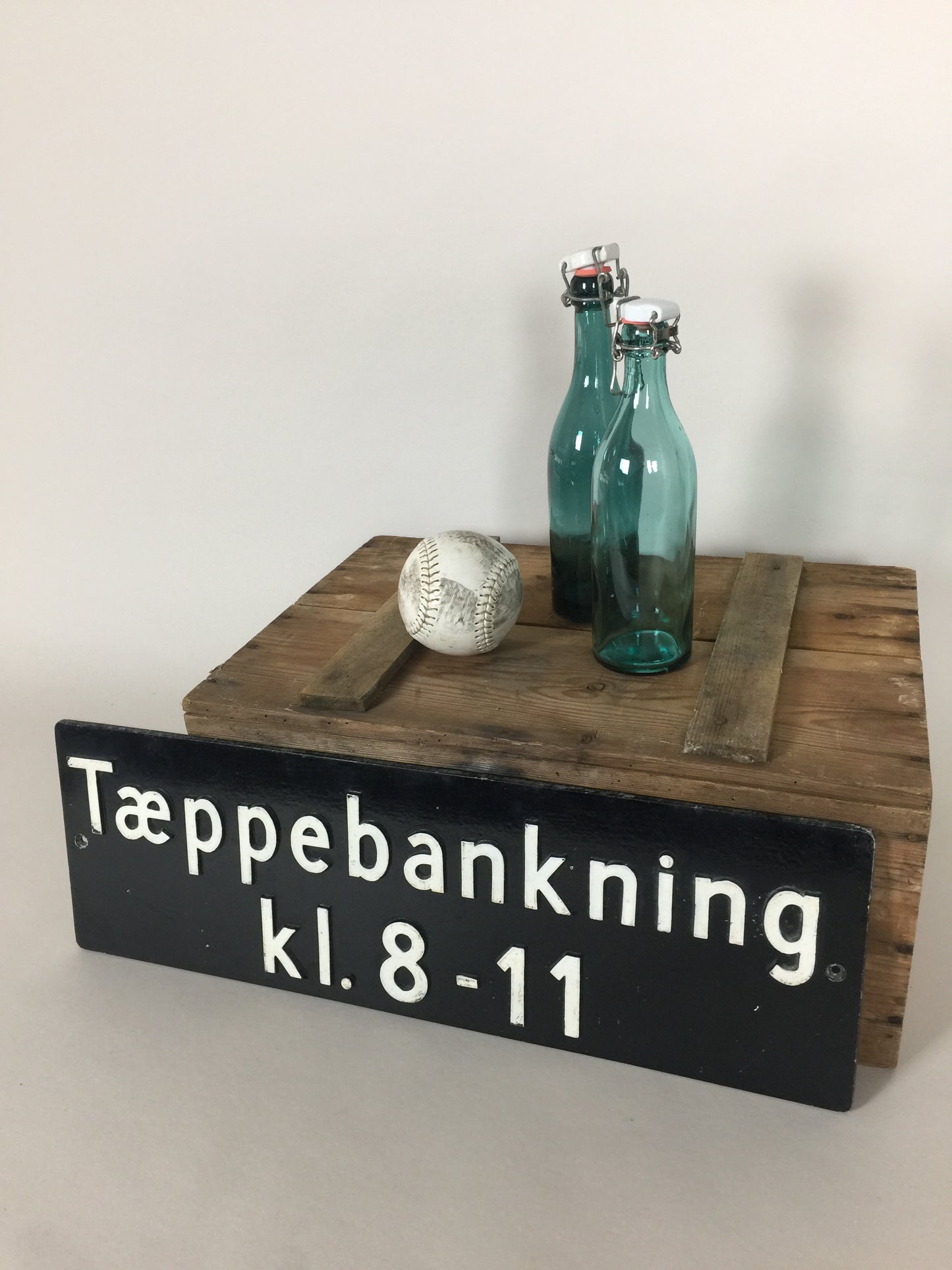 Schönes altes Schild aus einer vergangenen Zeit