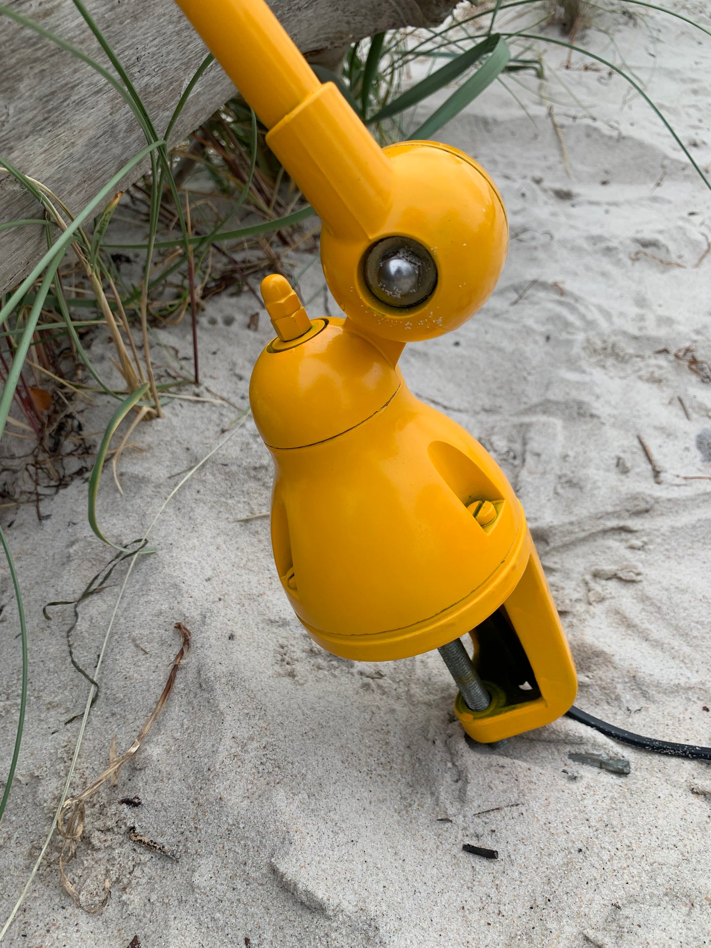 Gelbe Jieldé-Lampe mit 1 Arm und Tischbefestigung