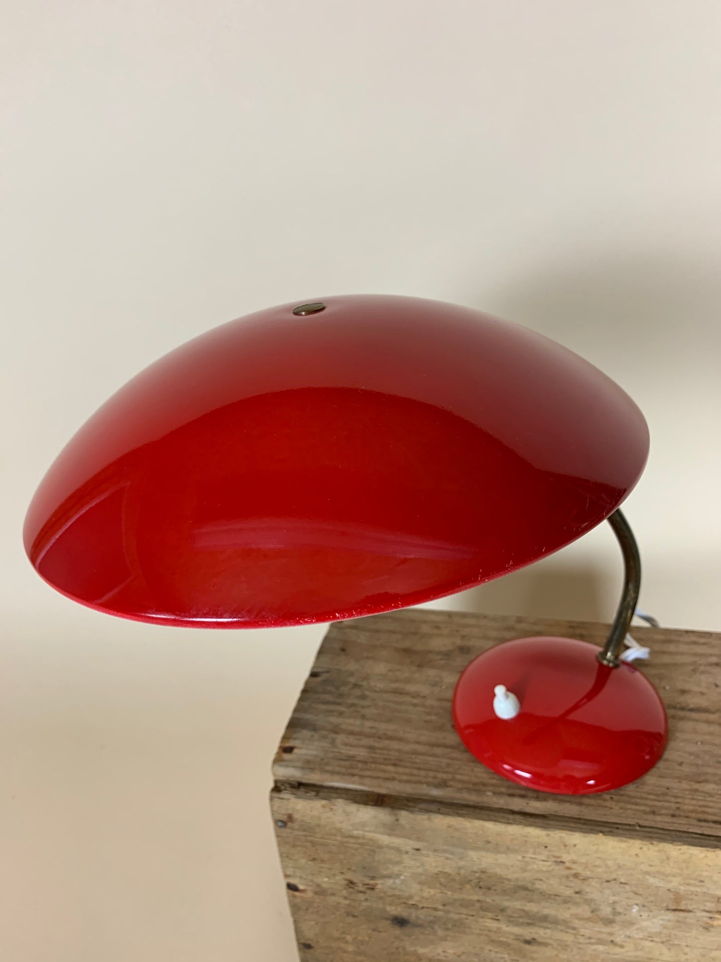 Schöne rote Christian Dell Tischlampe