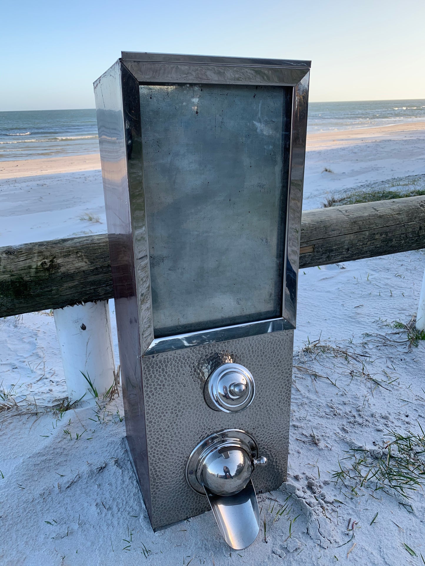 Lustiger alter Kaffeespender für den Kaffeeliebhaber
