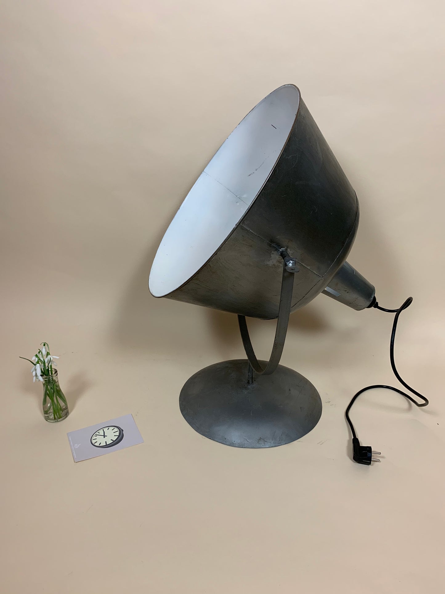 Große industrielle Stehlampe