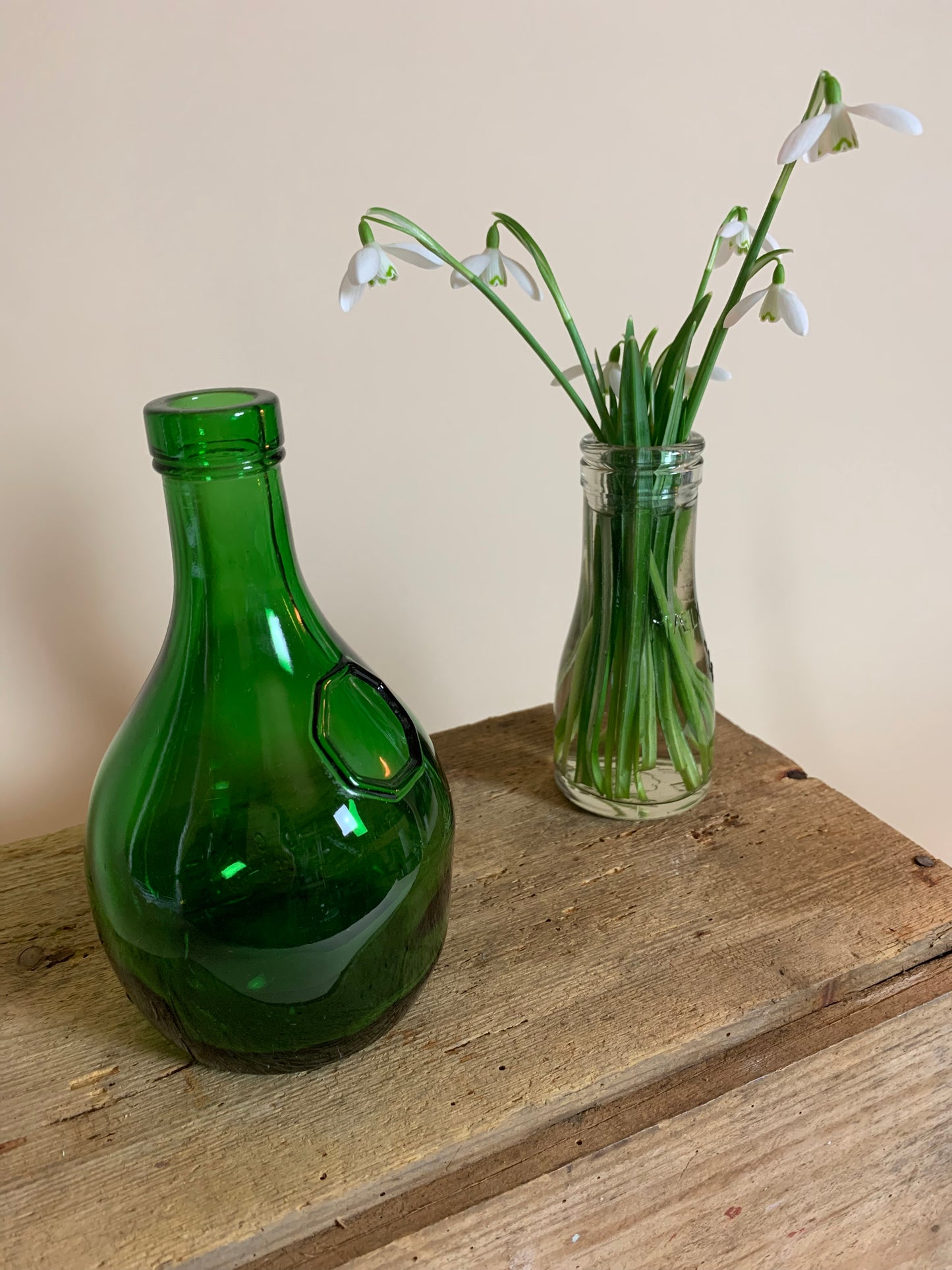 Grüne Flasche in schöner "molliger" Ausführung