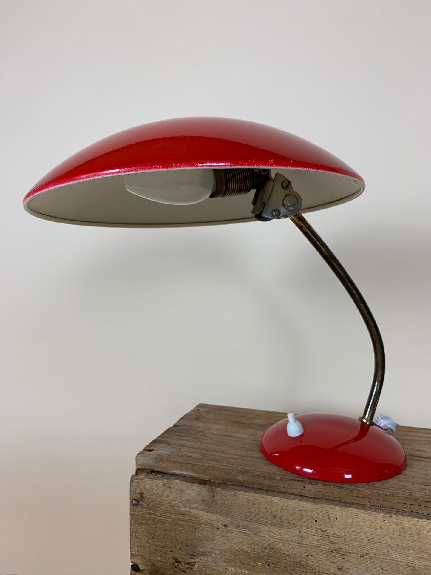 Schöne rote Christian Dell Tischlampe
