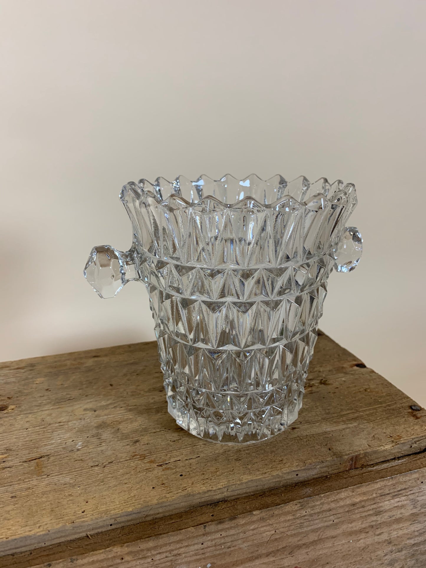 Eiskübel aus Glas mit Muster und Ohren