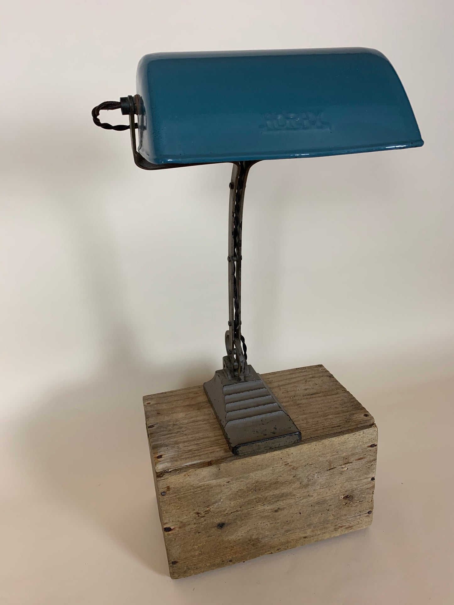 Schöne alte Notarlampe von Horax
