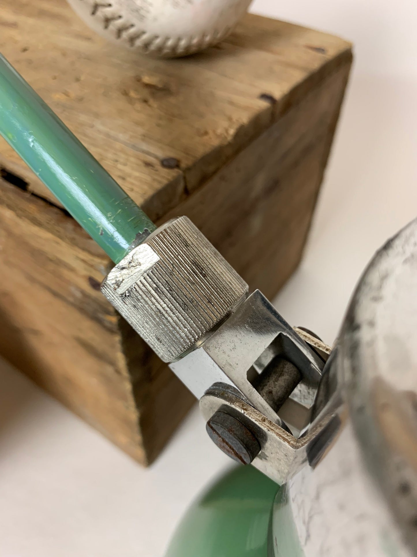 Schöne industrielle grüne Wand- oder Tischlampe