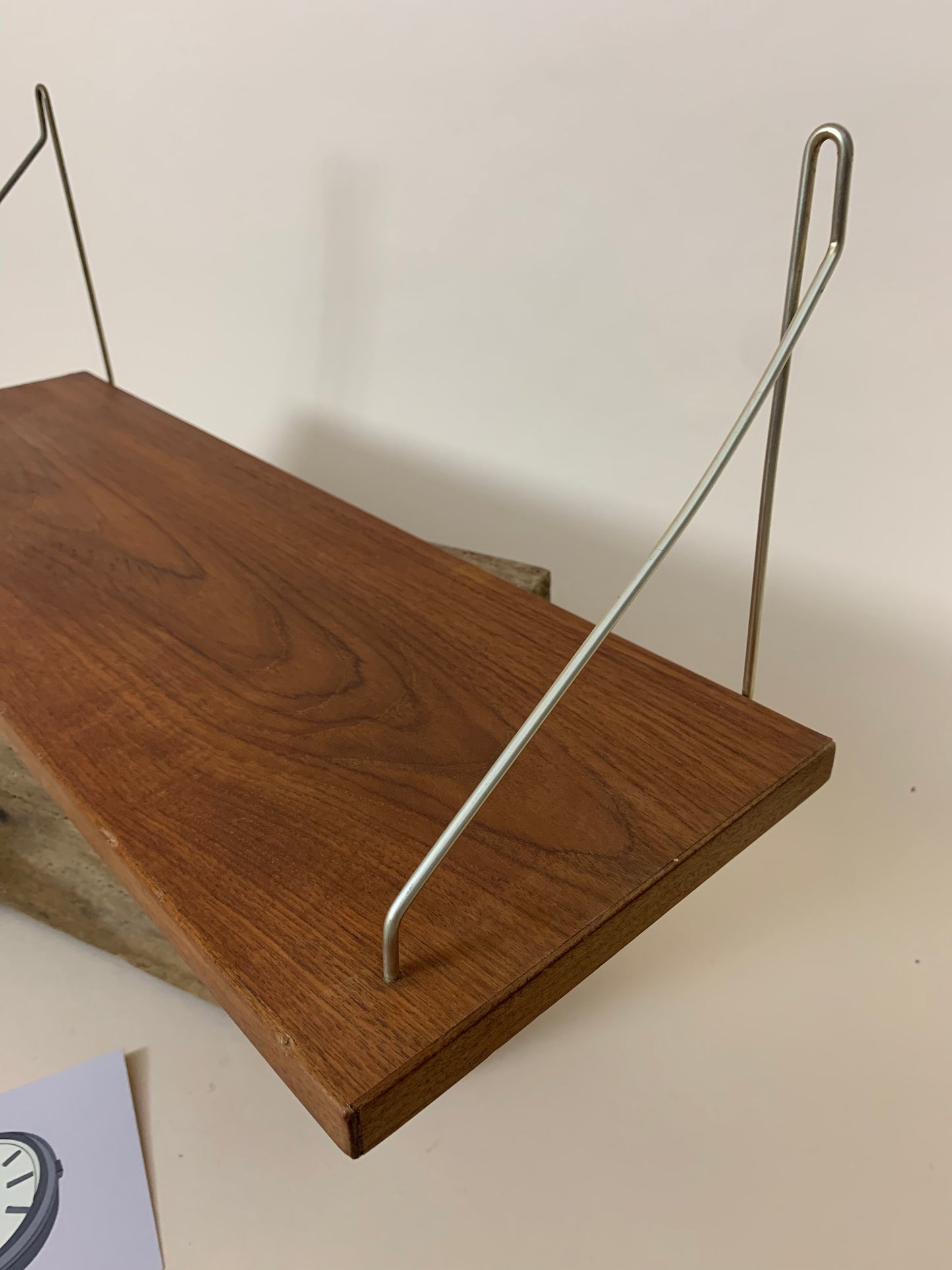 Regal aus Teakholz