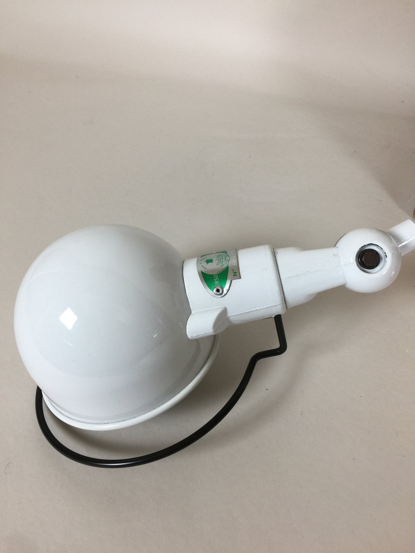 Schöne kleine Jieldé Lampe in weiß mit Schalter