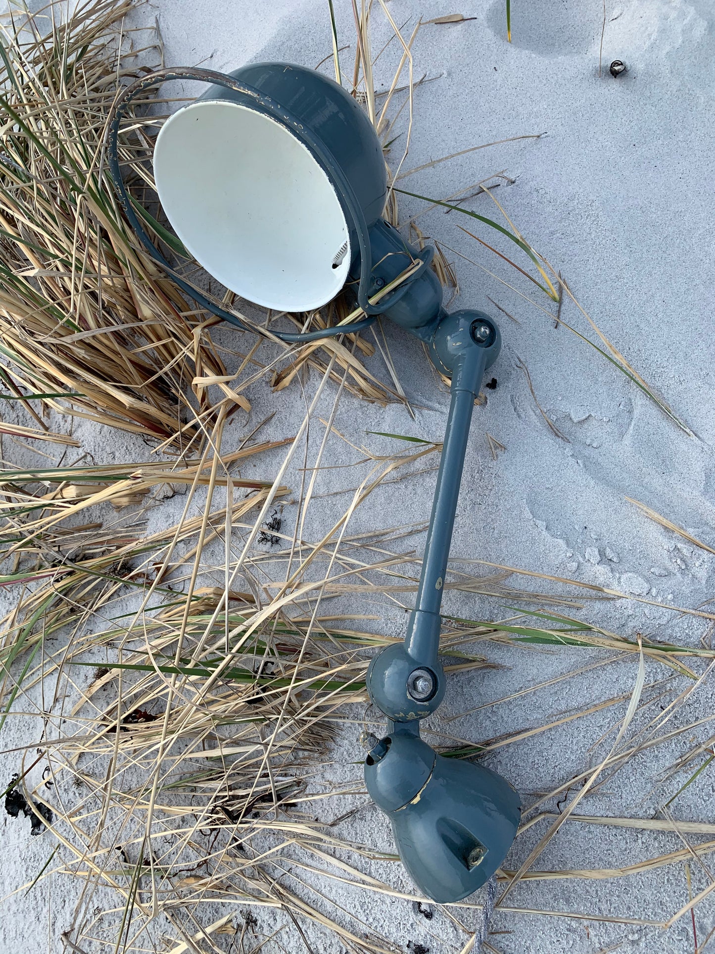 Jieldé Wandleuchte in Grau mit viel Patina