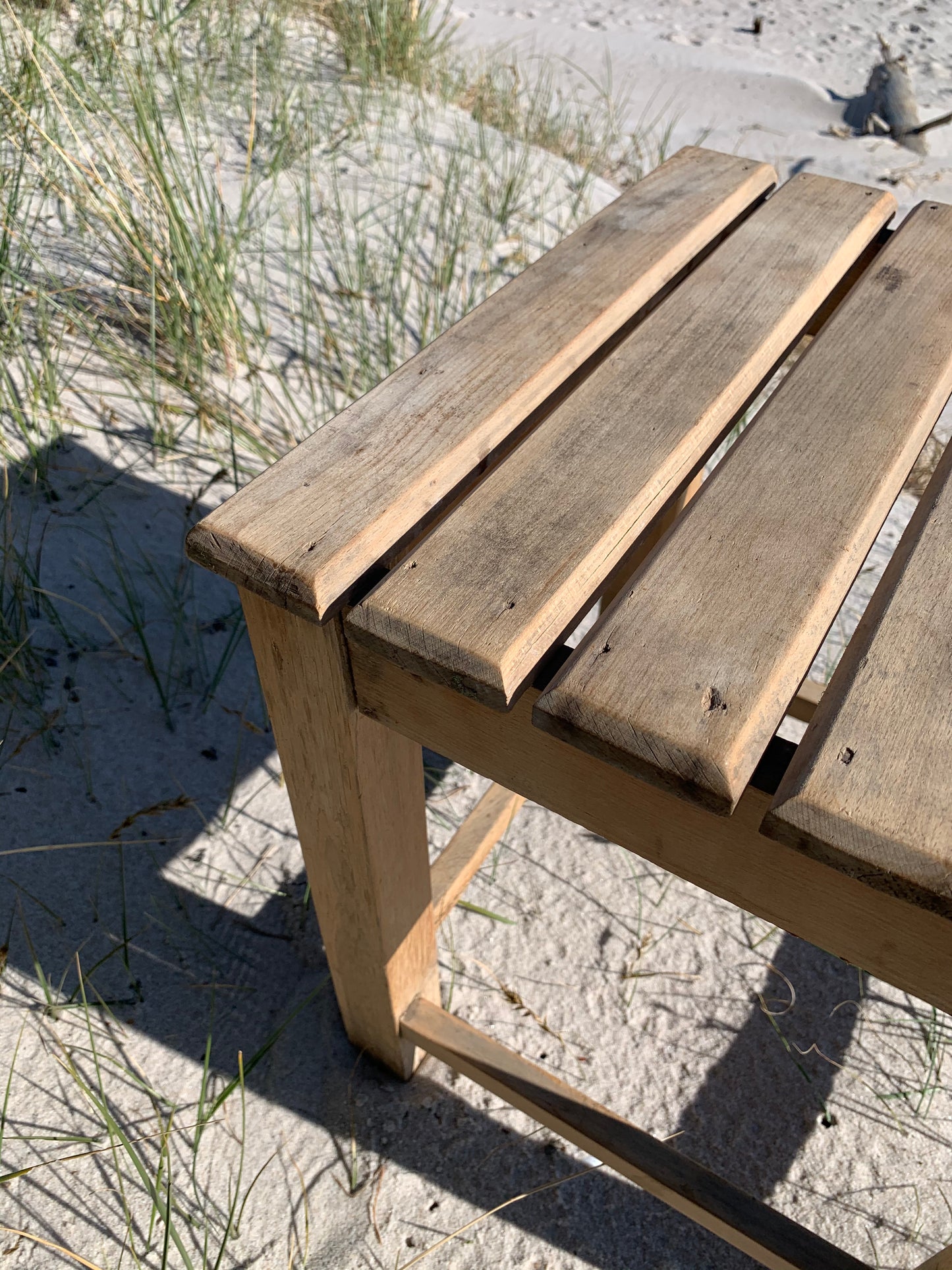 Holzhocker mit Lattenrost