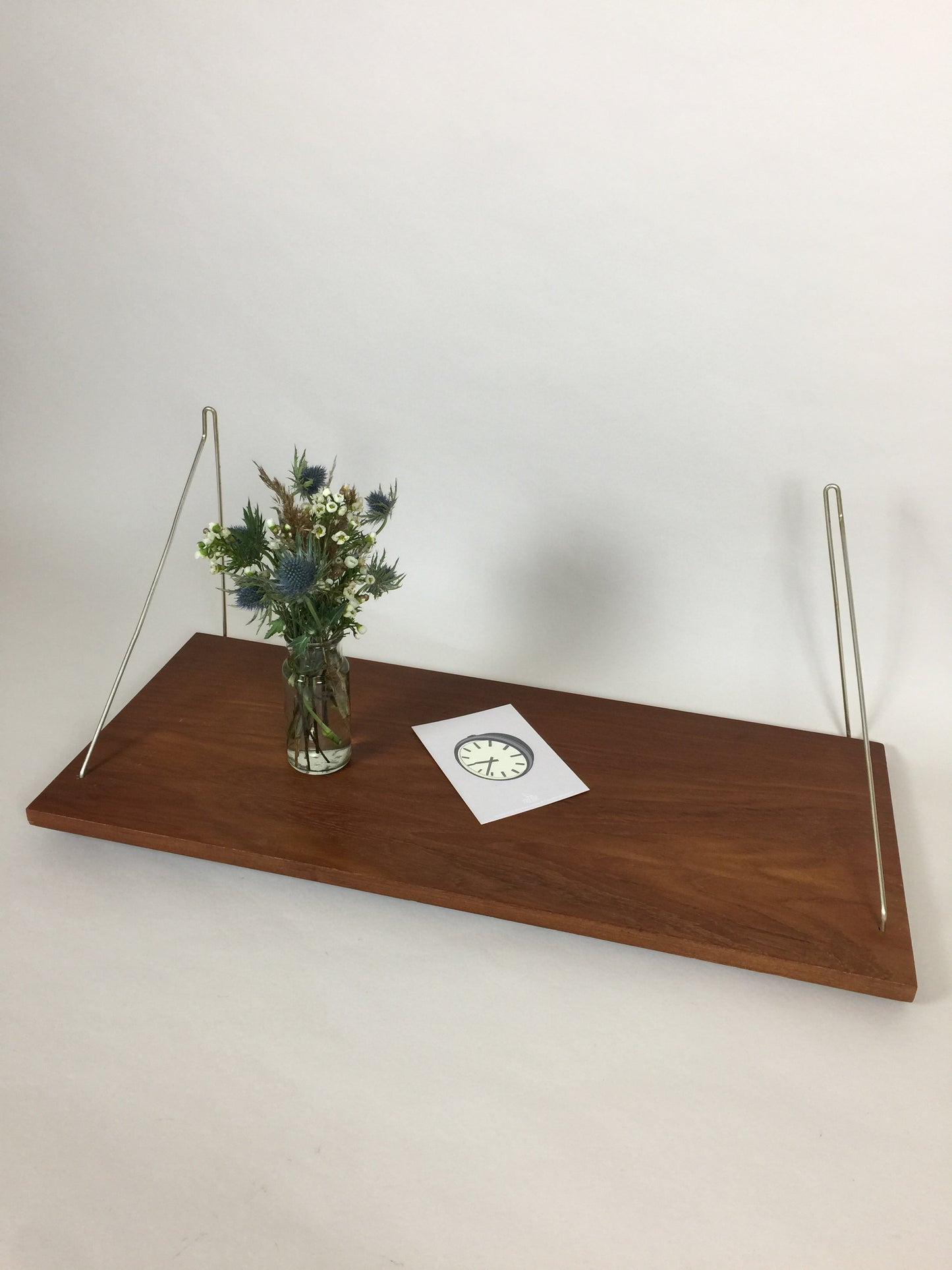 Schönes altes Regal in Teak