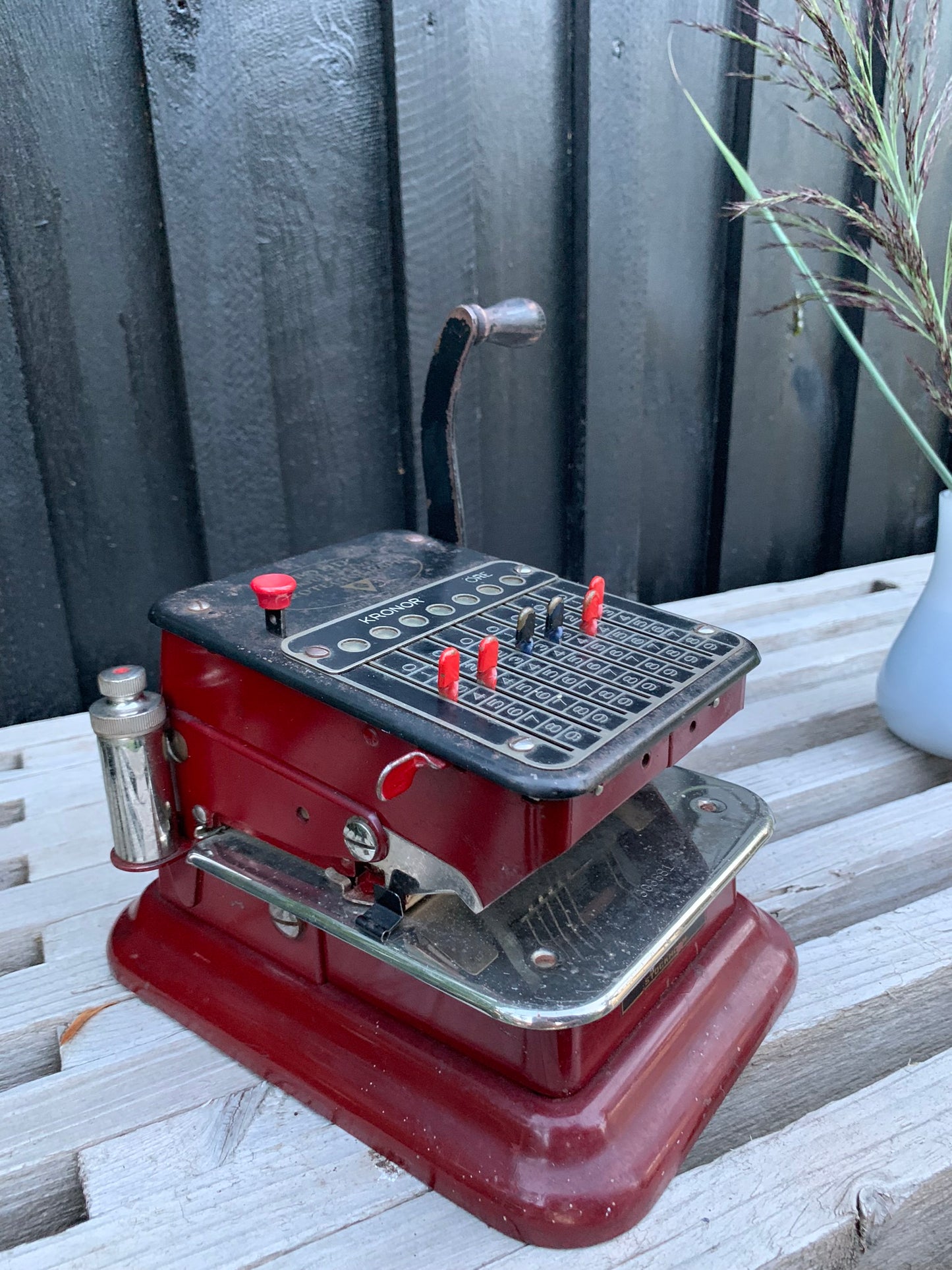 Lustige alte mechanische Quittungsmaschine