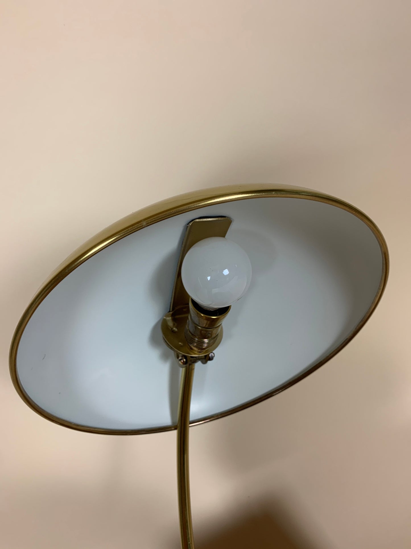 Helo Tischlampe - Grün und Messing