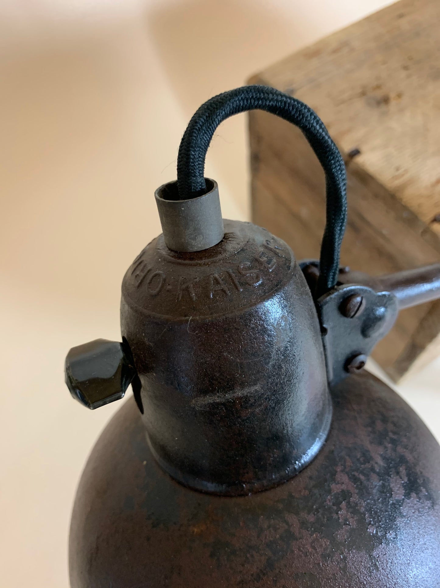 Kaiser Idell Scherenlampe - Rohe Ausführung mit schöner Patina