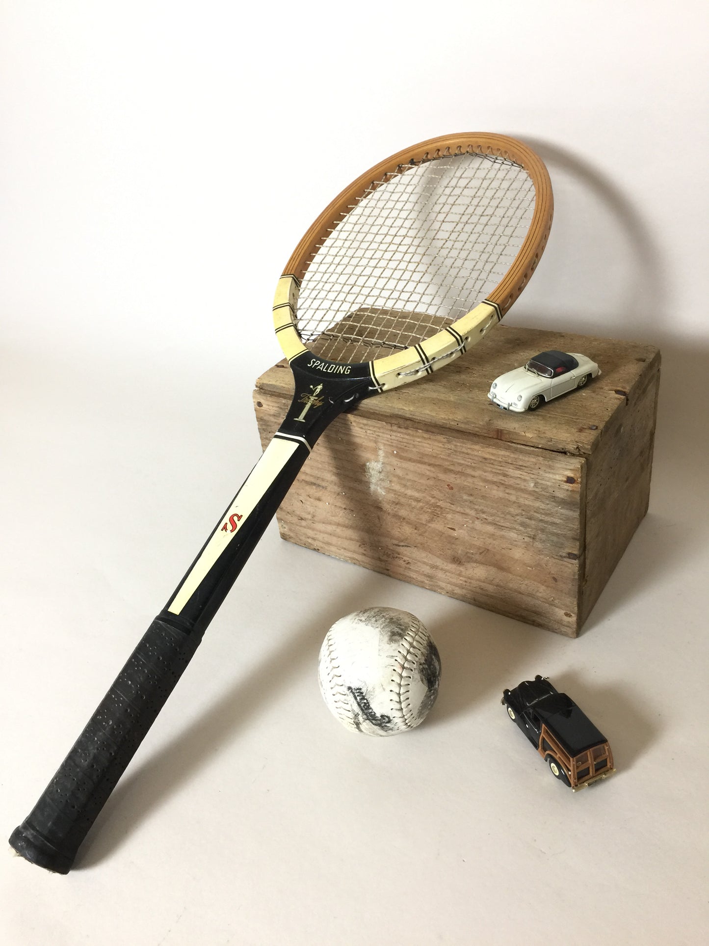 Schöner alter Tennisschläger