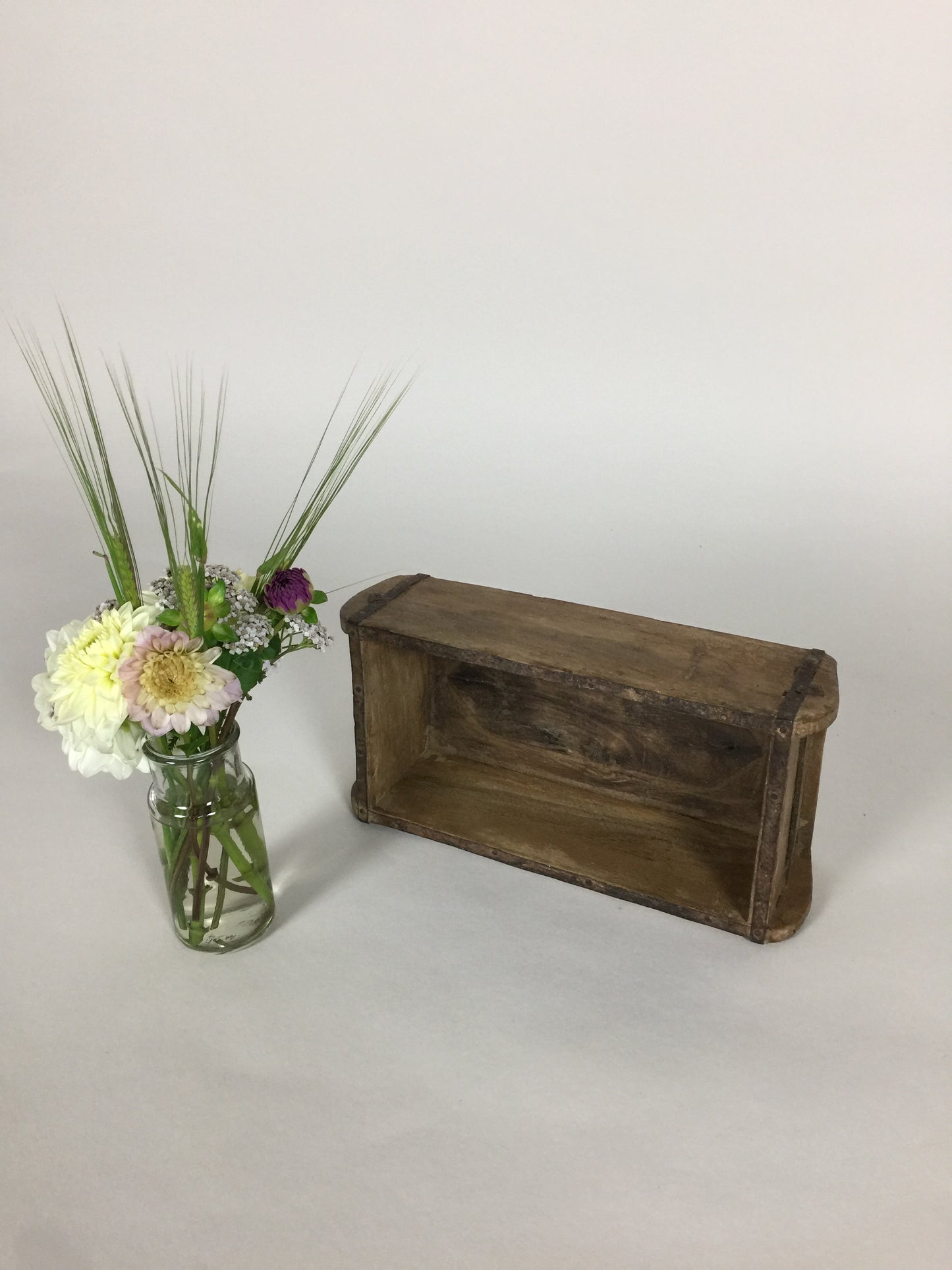 Rohe Ziegelform aus Holz