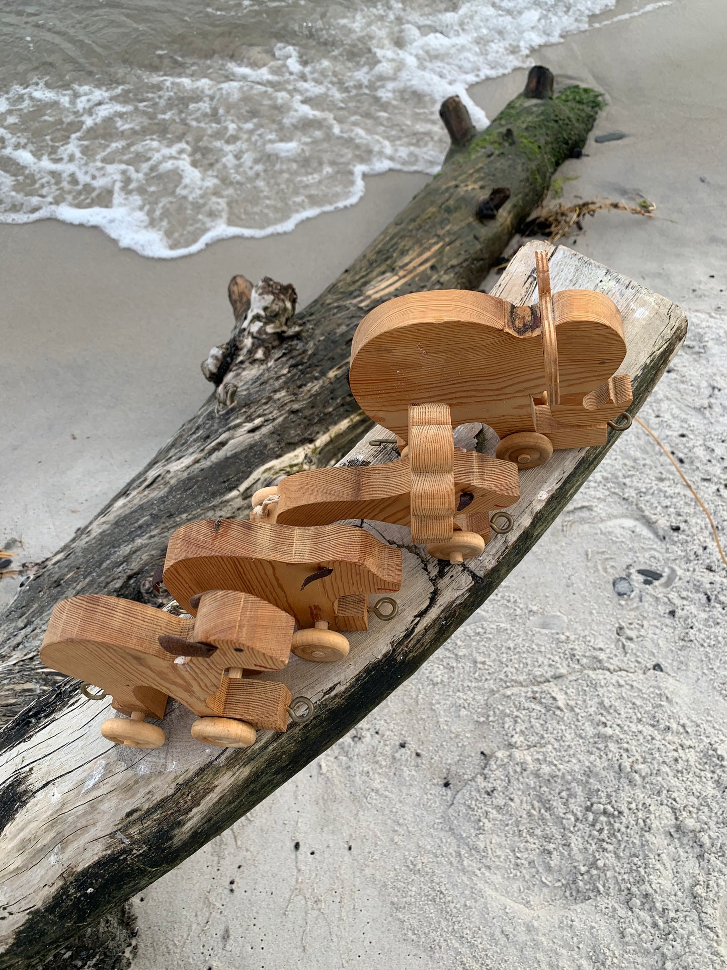 4 schöne Holztiere