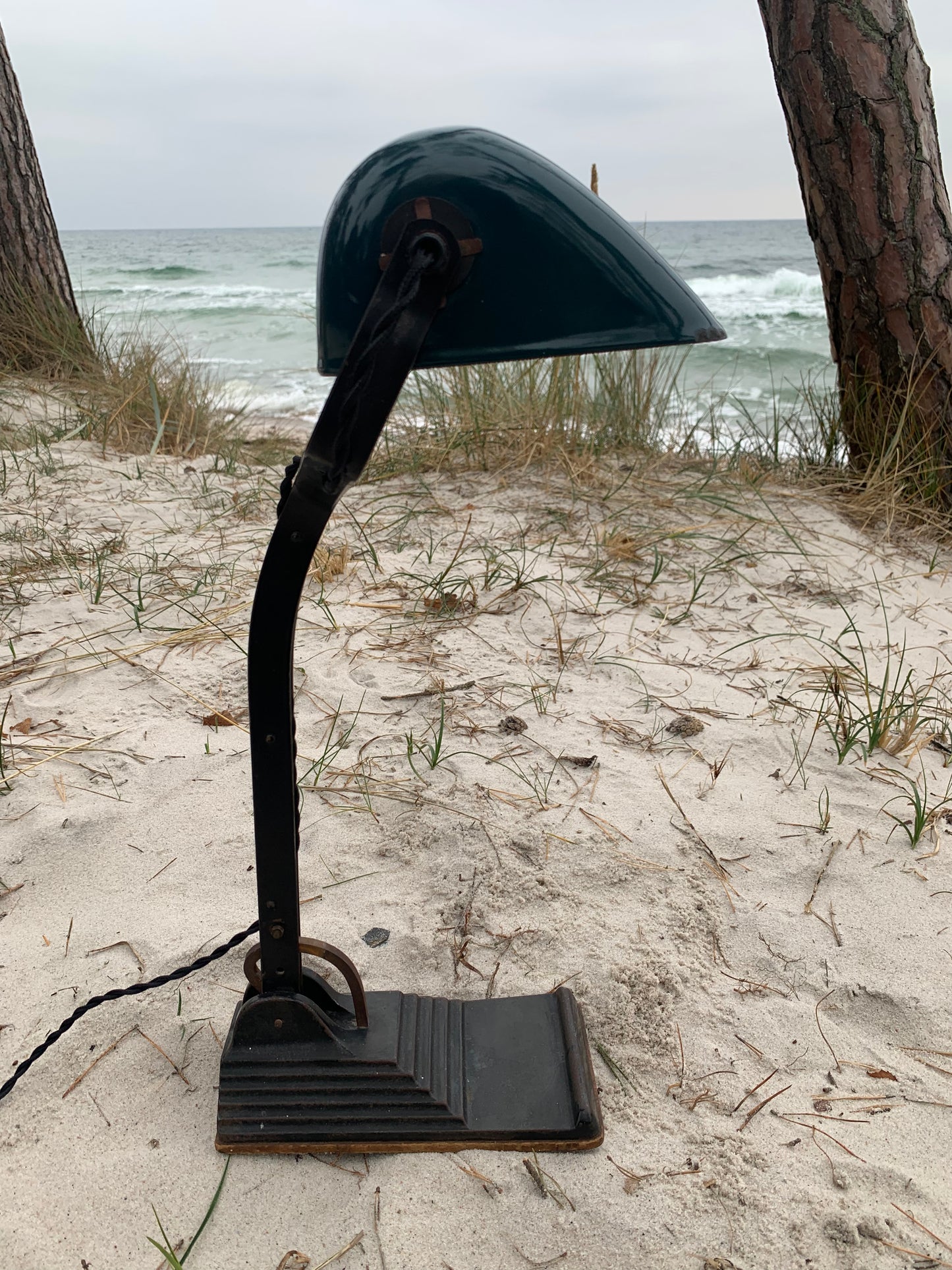 Notarlampe mit Emailschirm