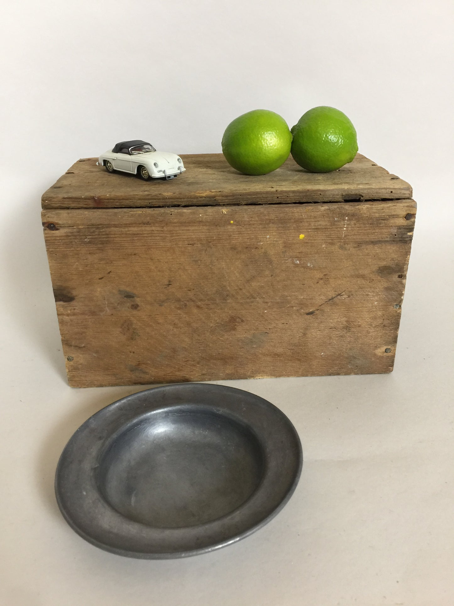 Schöne kleine Zinnschale