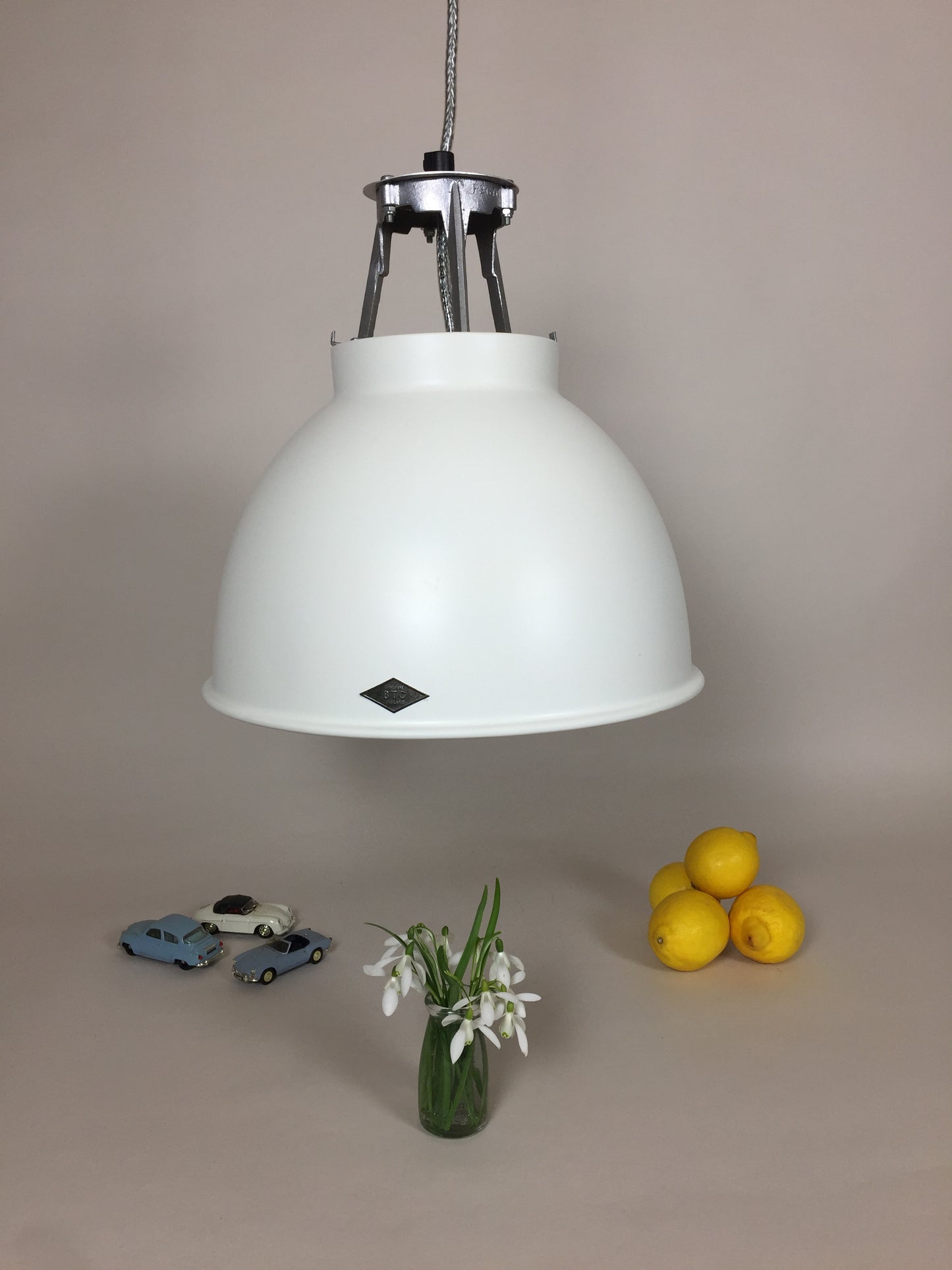 BTC-Lampe weiß mit Gold - Titan