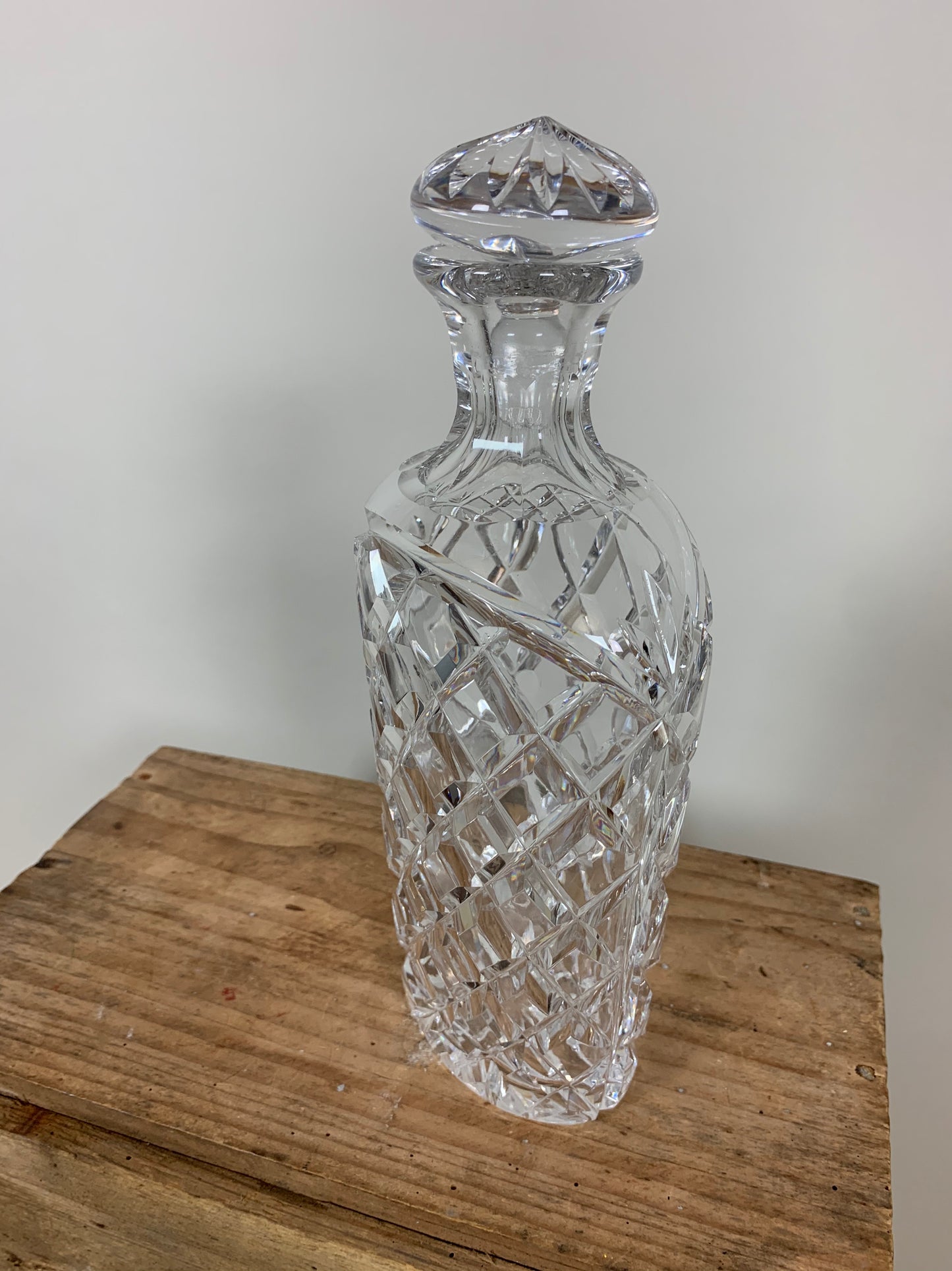 Karaffe mit Glasstopfen